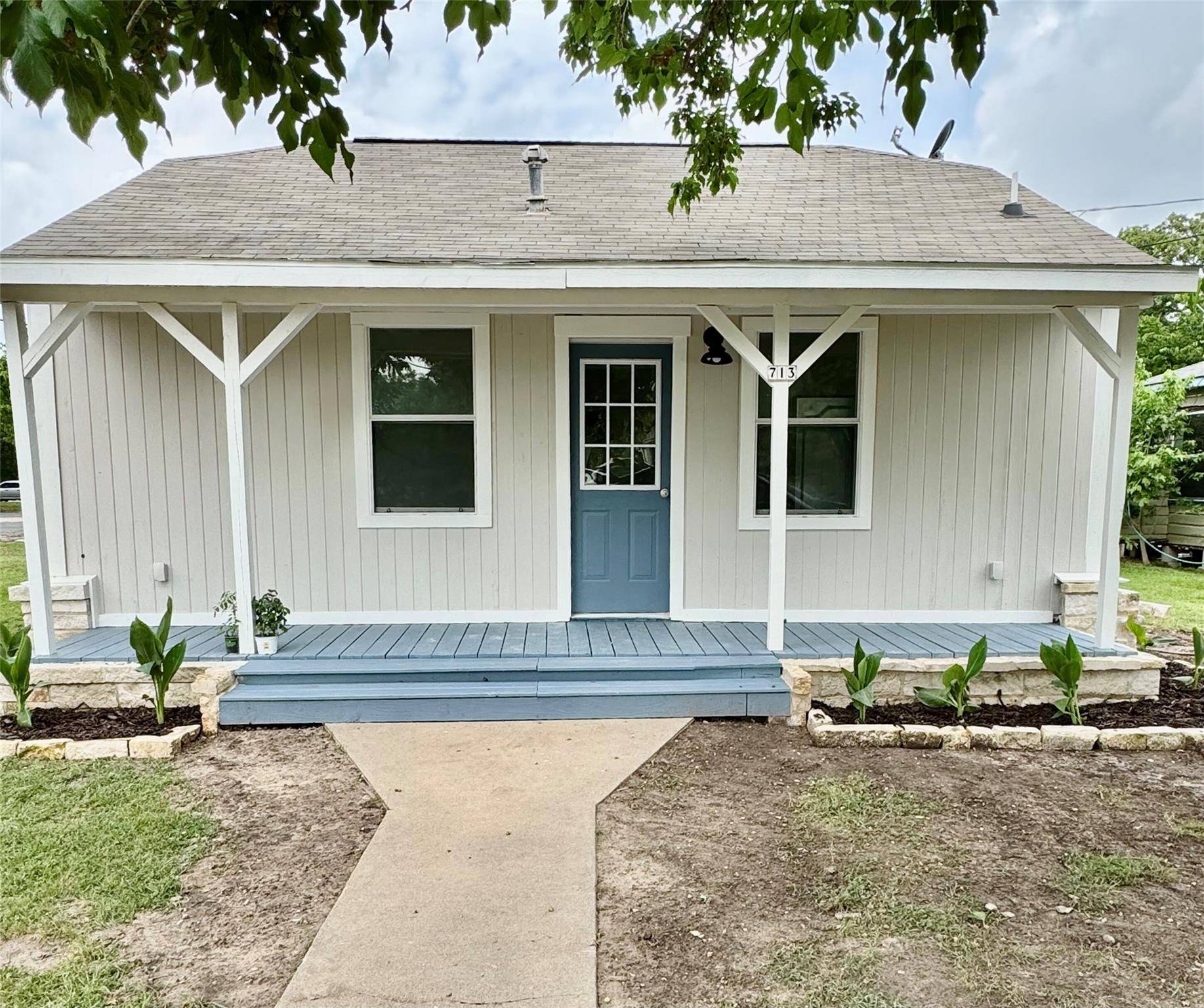 Giddings, TX 78942,713 N Polk ST