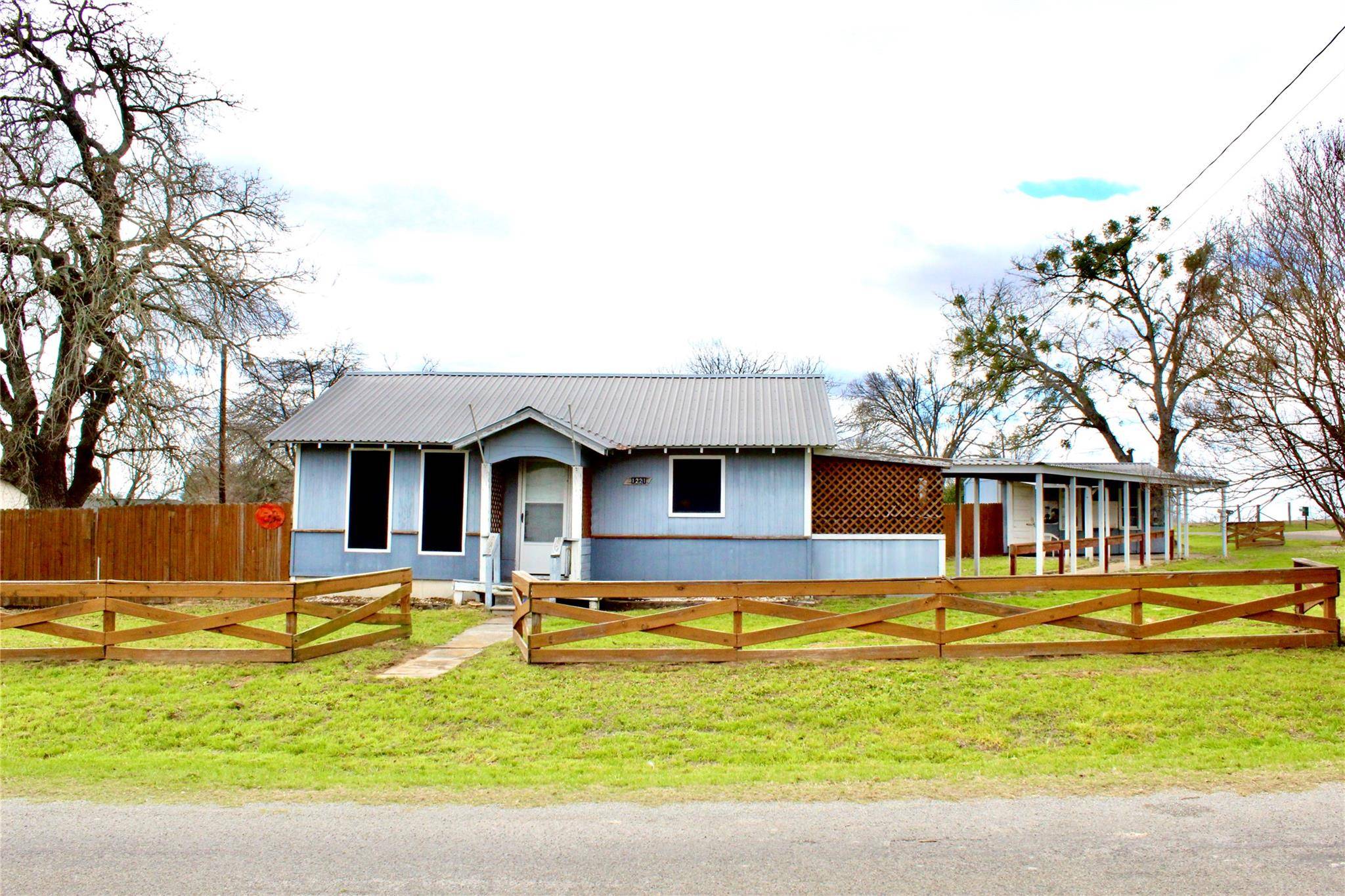 Lexington, TX 78947,1221 Giddings ST