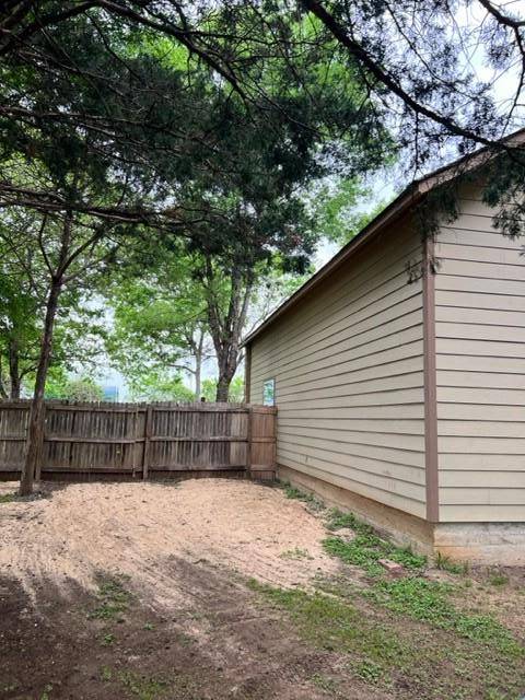 Bastrop, TX 78602,1375 Lovers LN