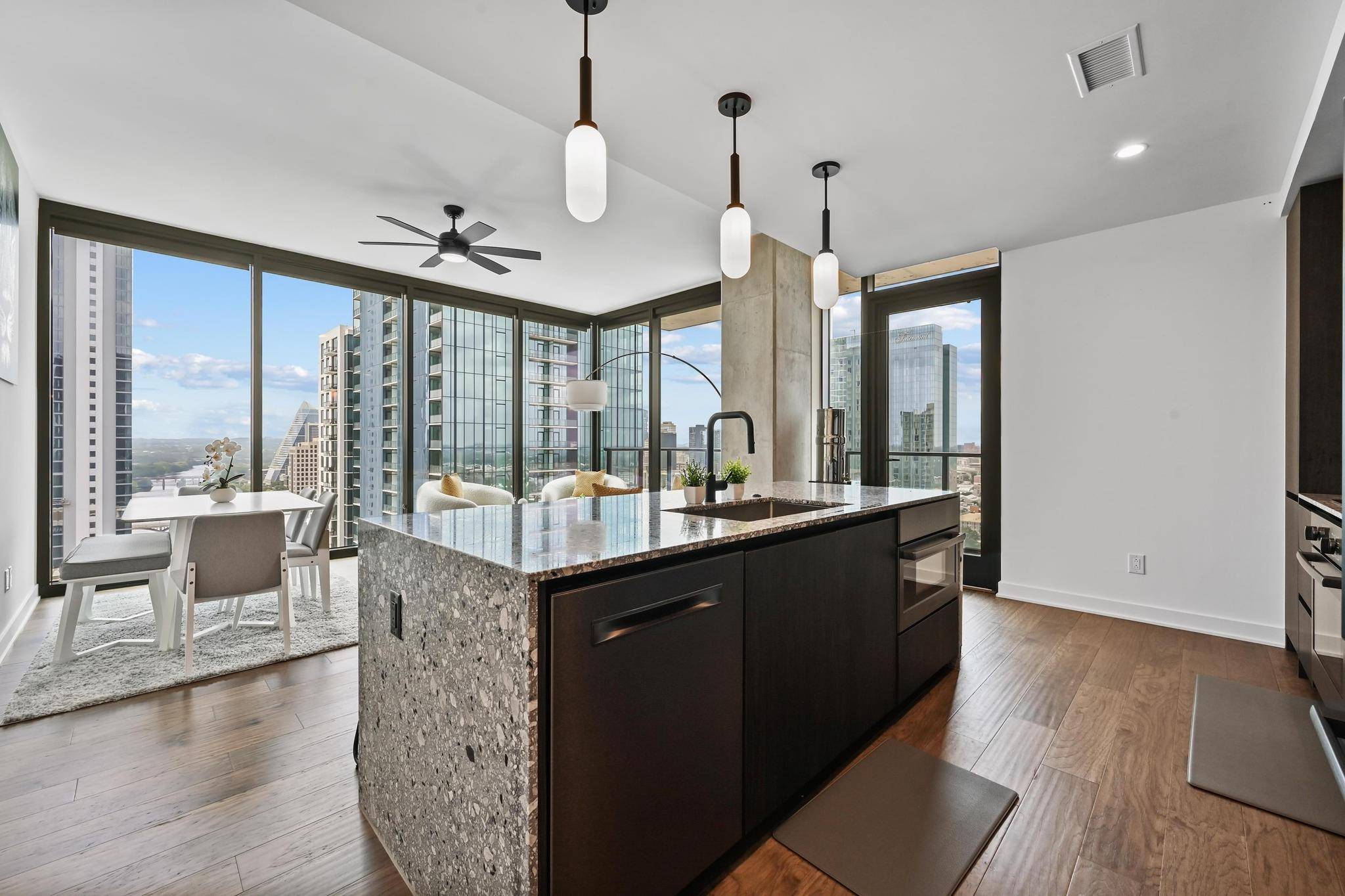 Austin, TX 78701,84 East Ave