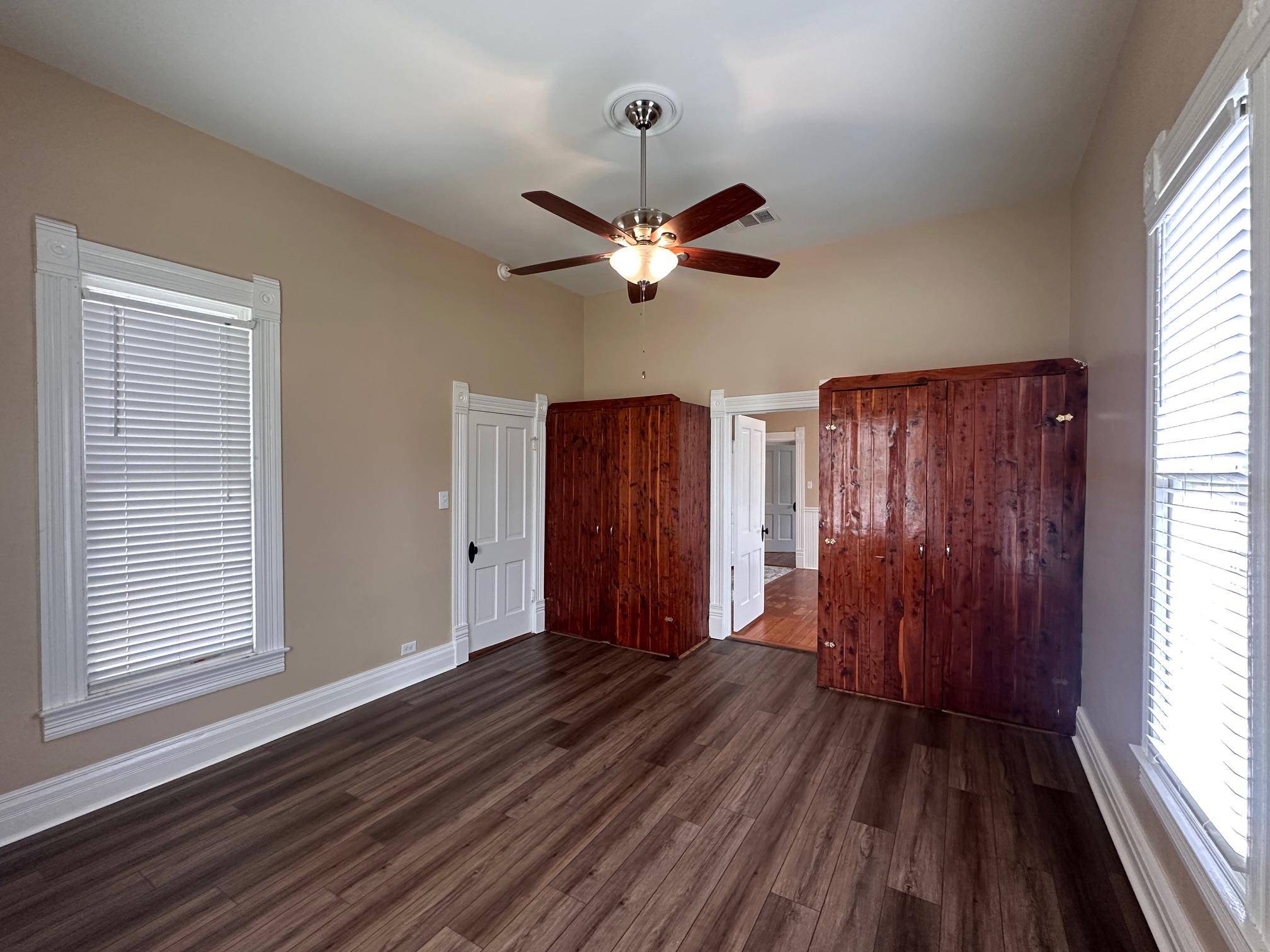 Smithville, TX 78957,607 Mills ST