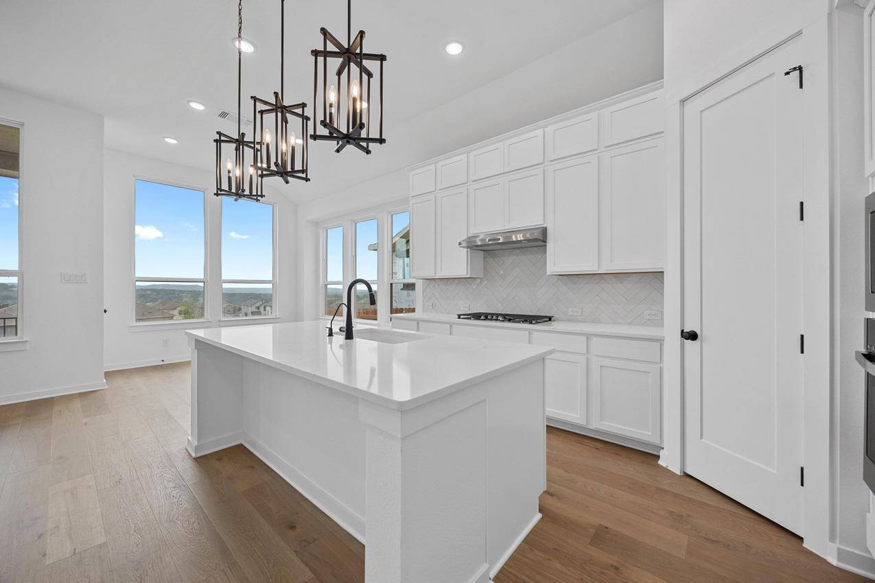 Lago Vista, TX 78645,8109 Royal Mint CV
