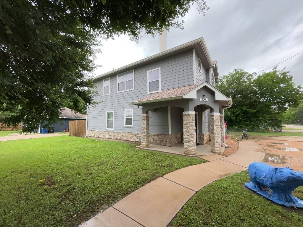 Hutto, TX 78634,205 College ST #A