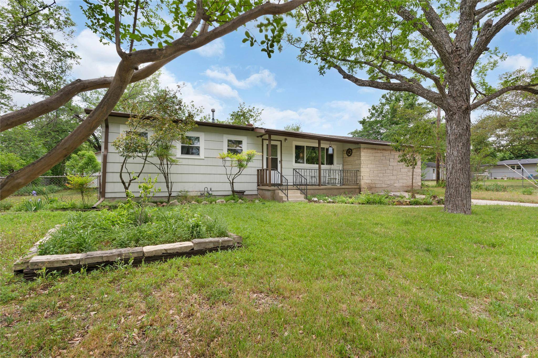 Taylor, TX 76574,607 Gilmore ST