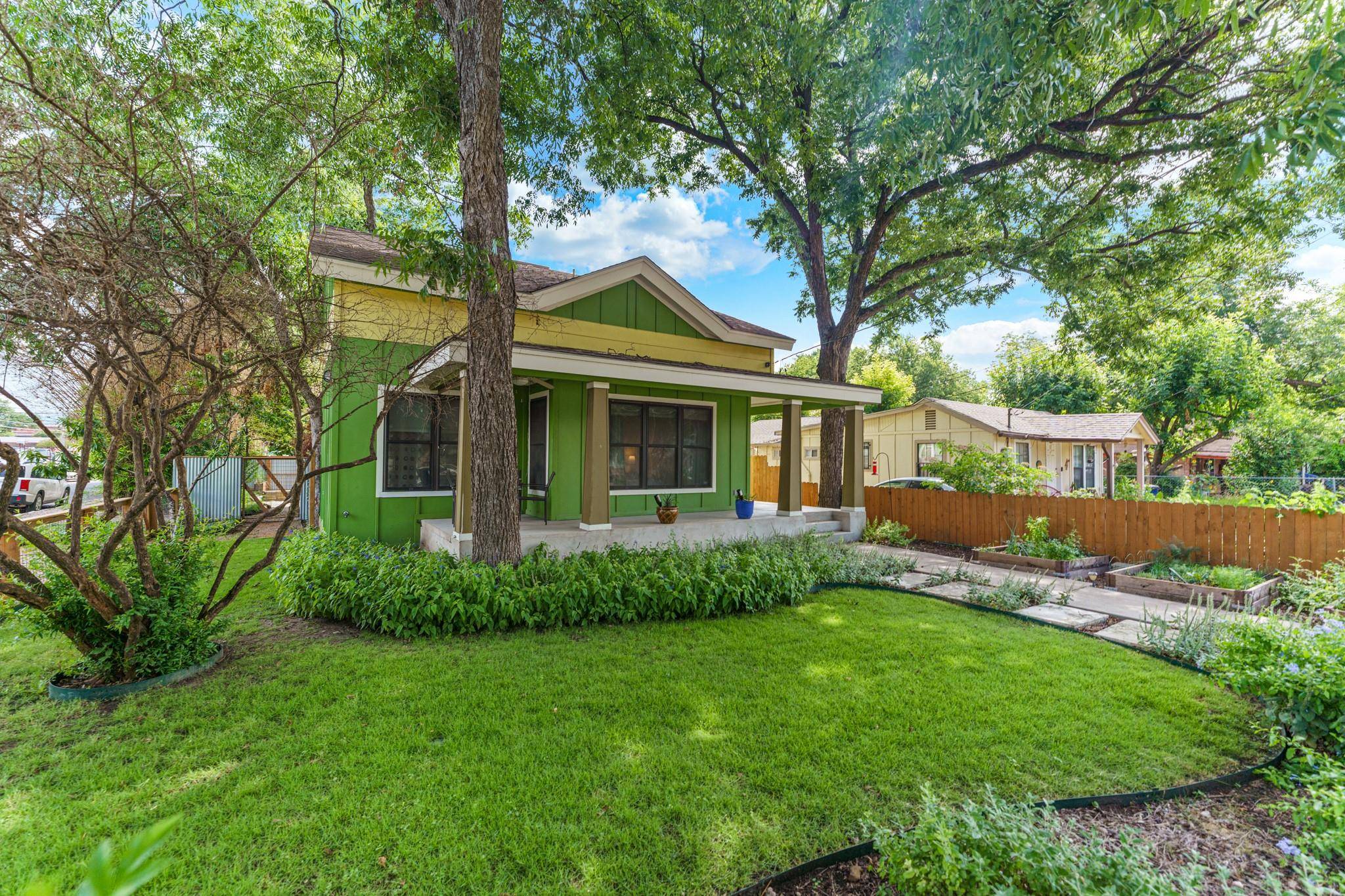 Austin, TX 78702,2900 East 4th ST