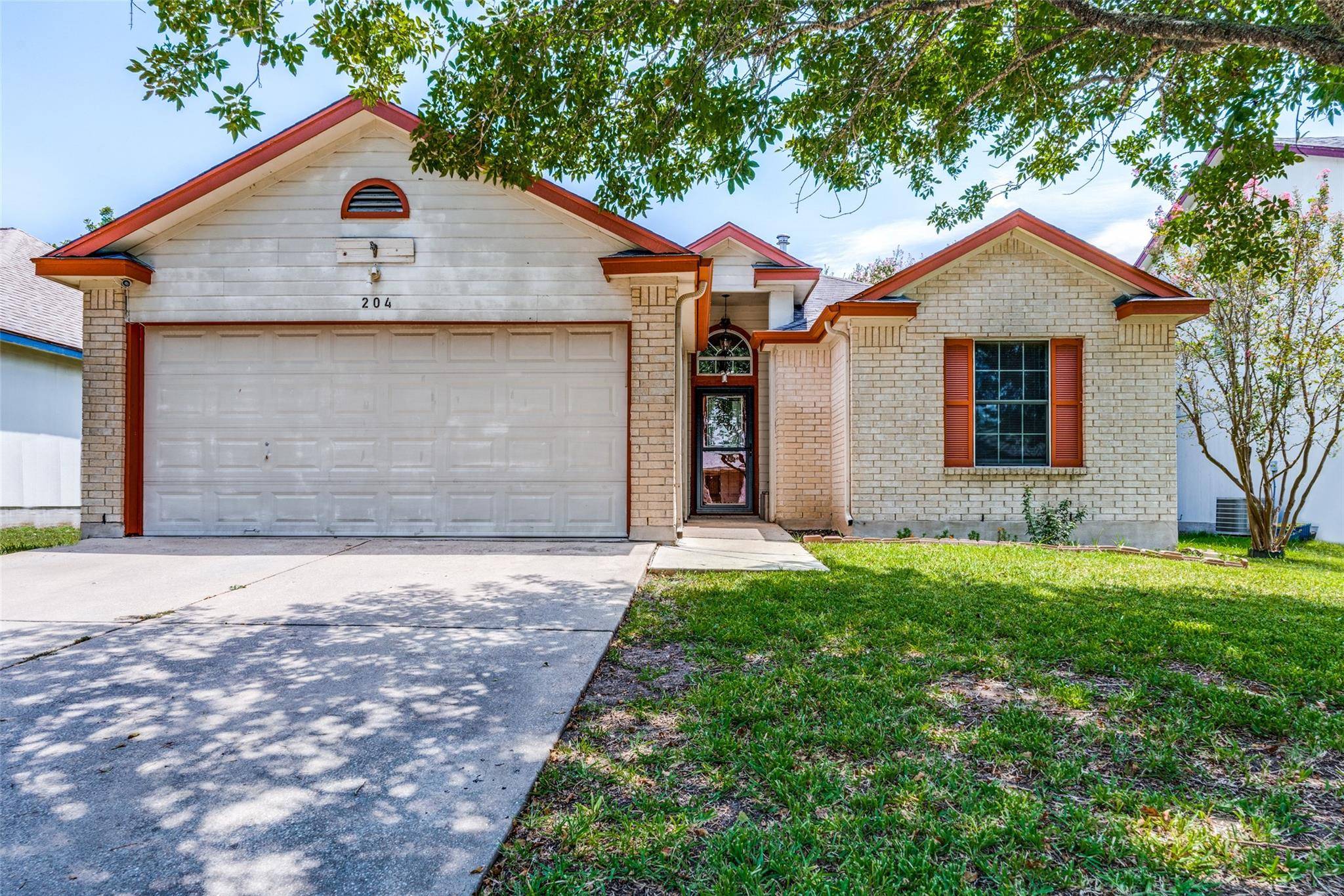 Lockhart, TX 78644,204 Sunshadow DR