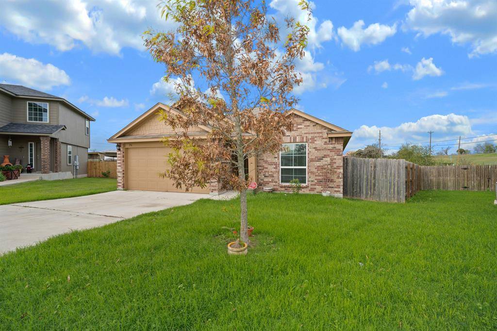 Luling, TX 78648,196 Falcon DR