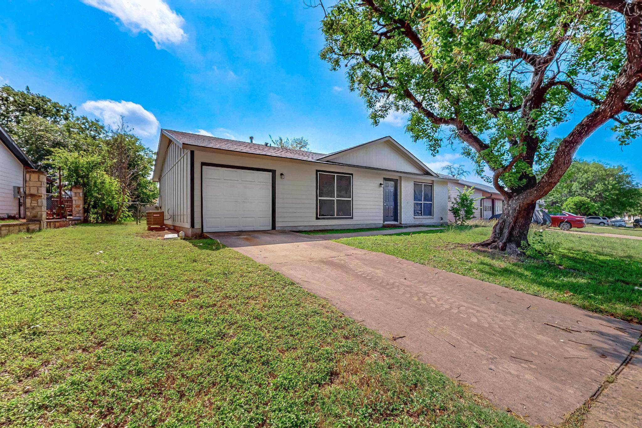 Austin, TX 78744,2202 Dove Springs DR
