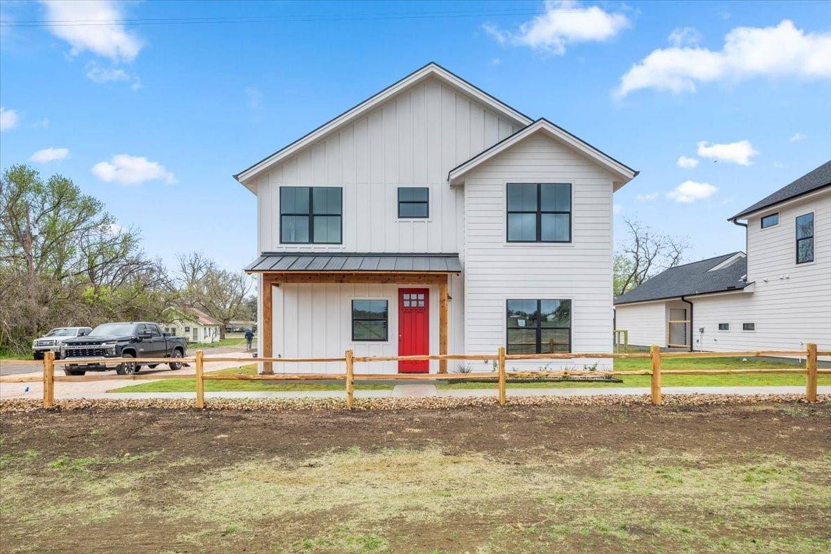 Johnson City, TX 78636,203 N Avenue J