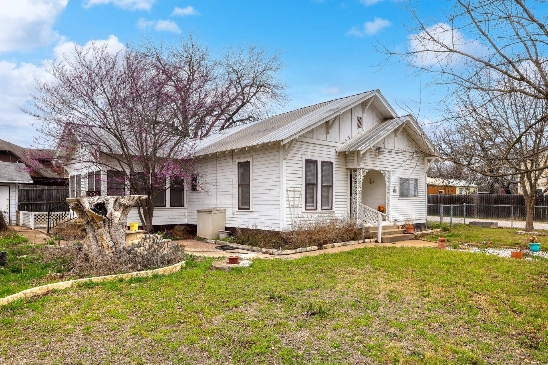 Liberty Hill, TX 78642,804 Main ST