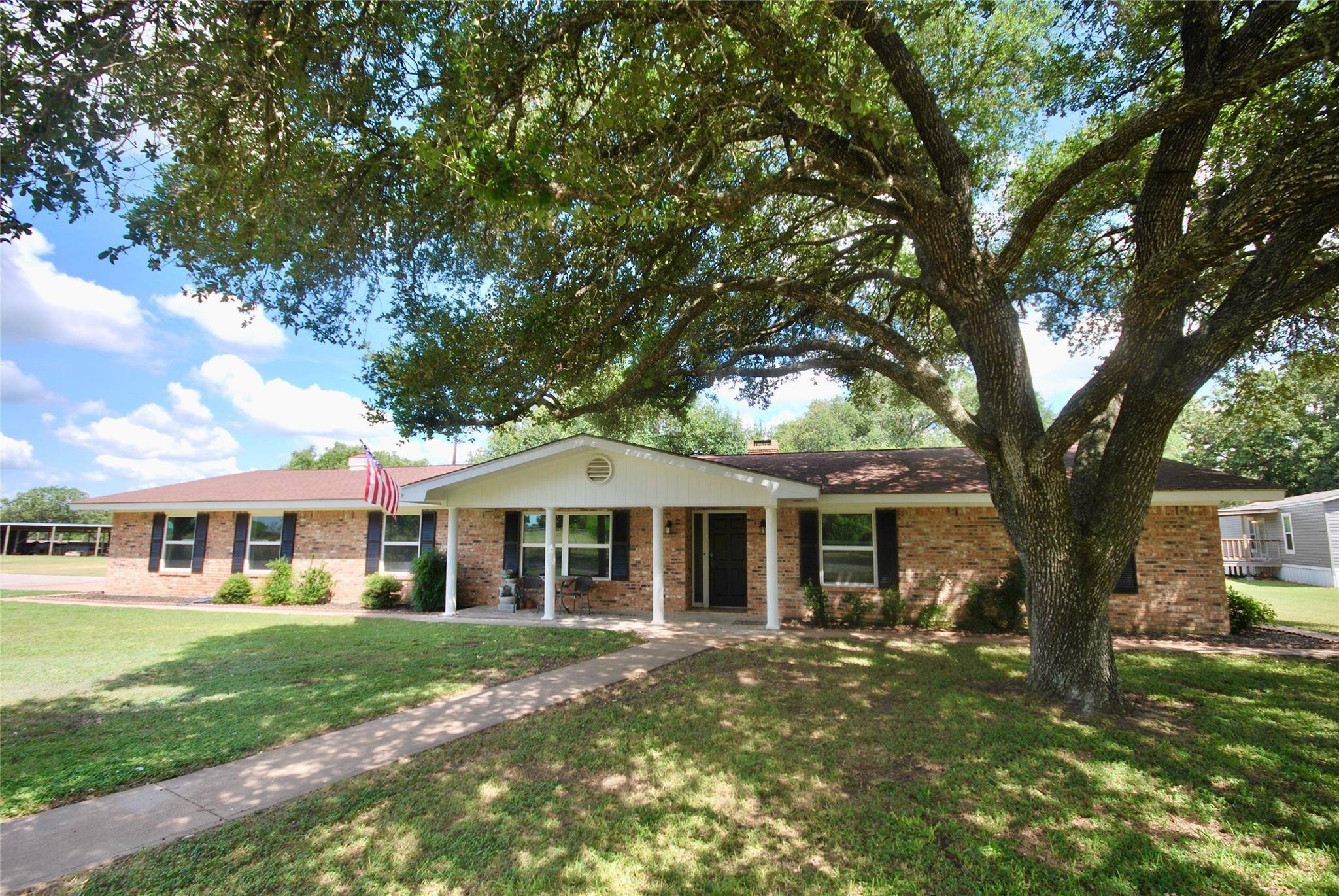 Flatonia, TX 78941,1706 Slaughter House RD