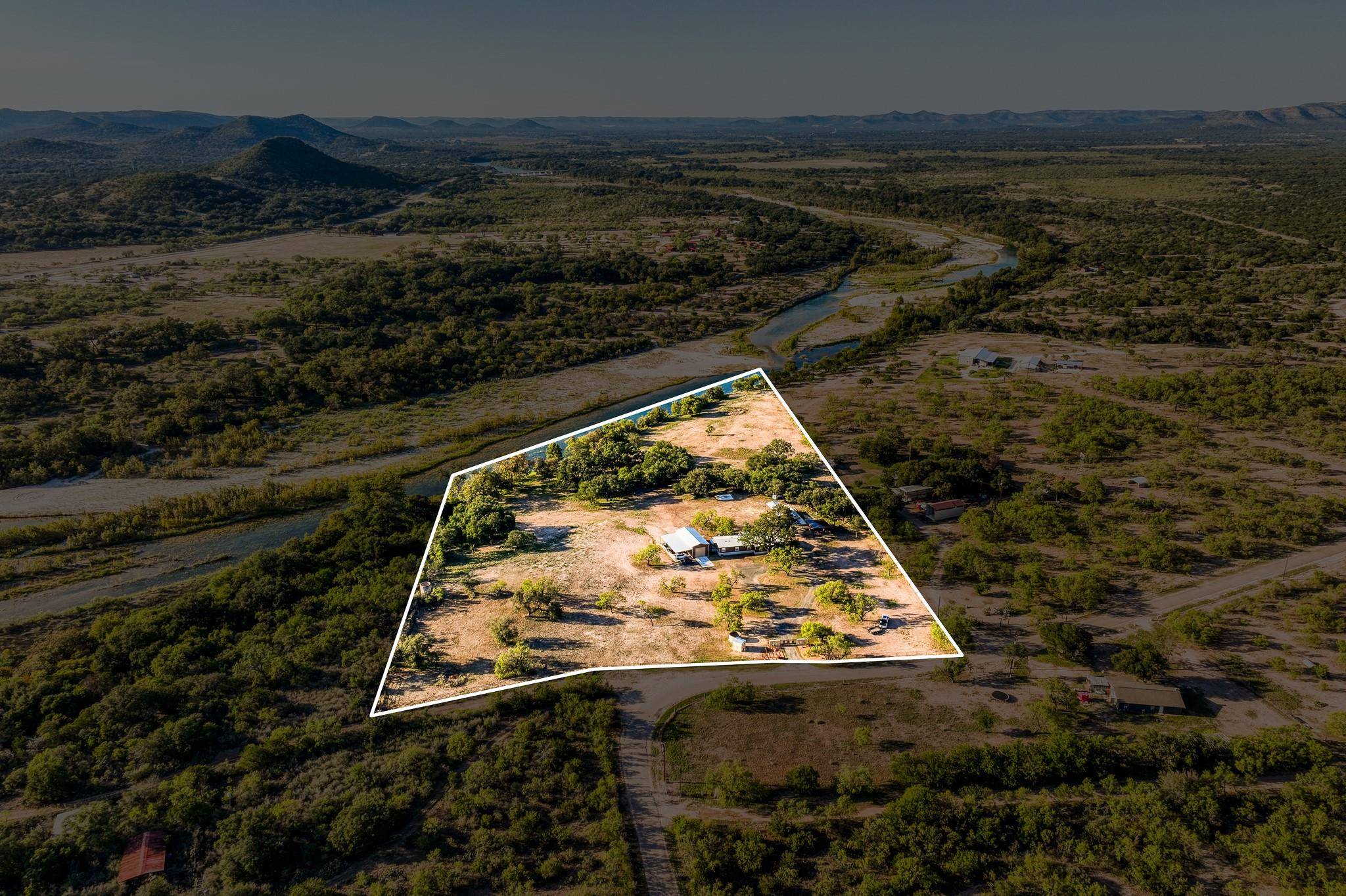 Uvalde, TX 78801,4991 County Road 416