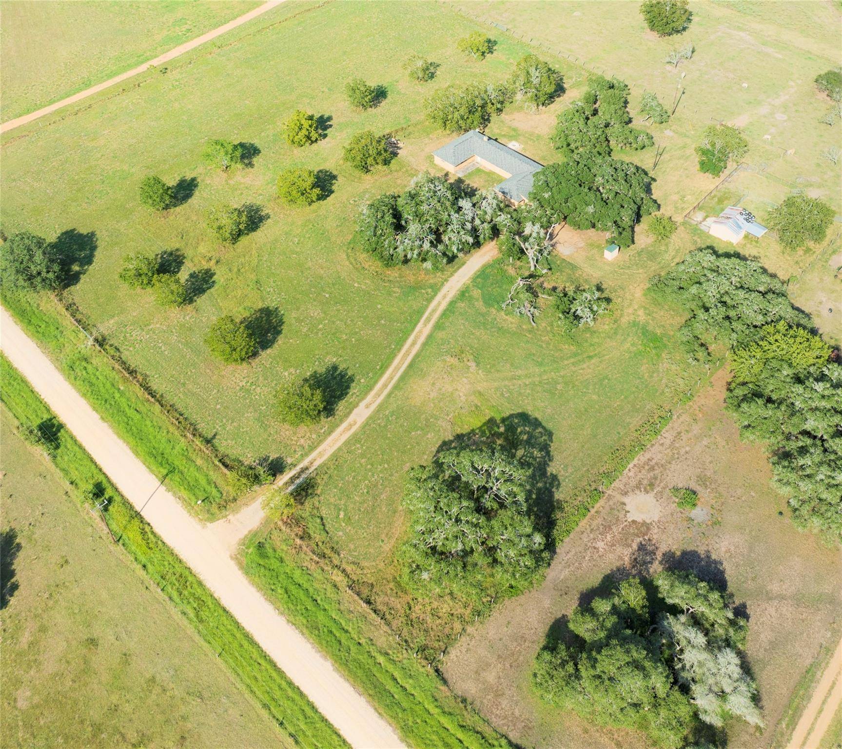 Hallettsville, TX 77964,341 CR 233