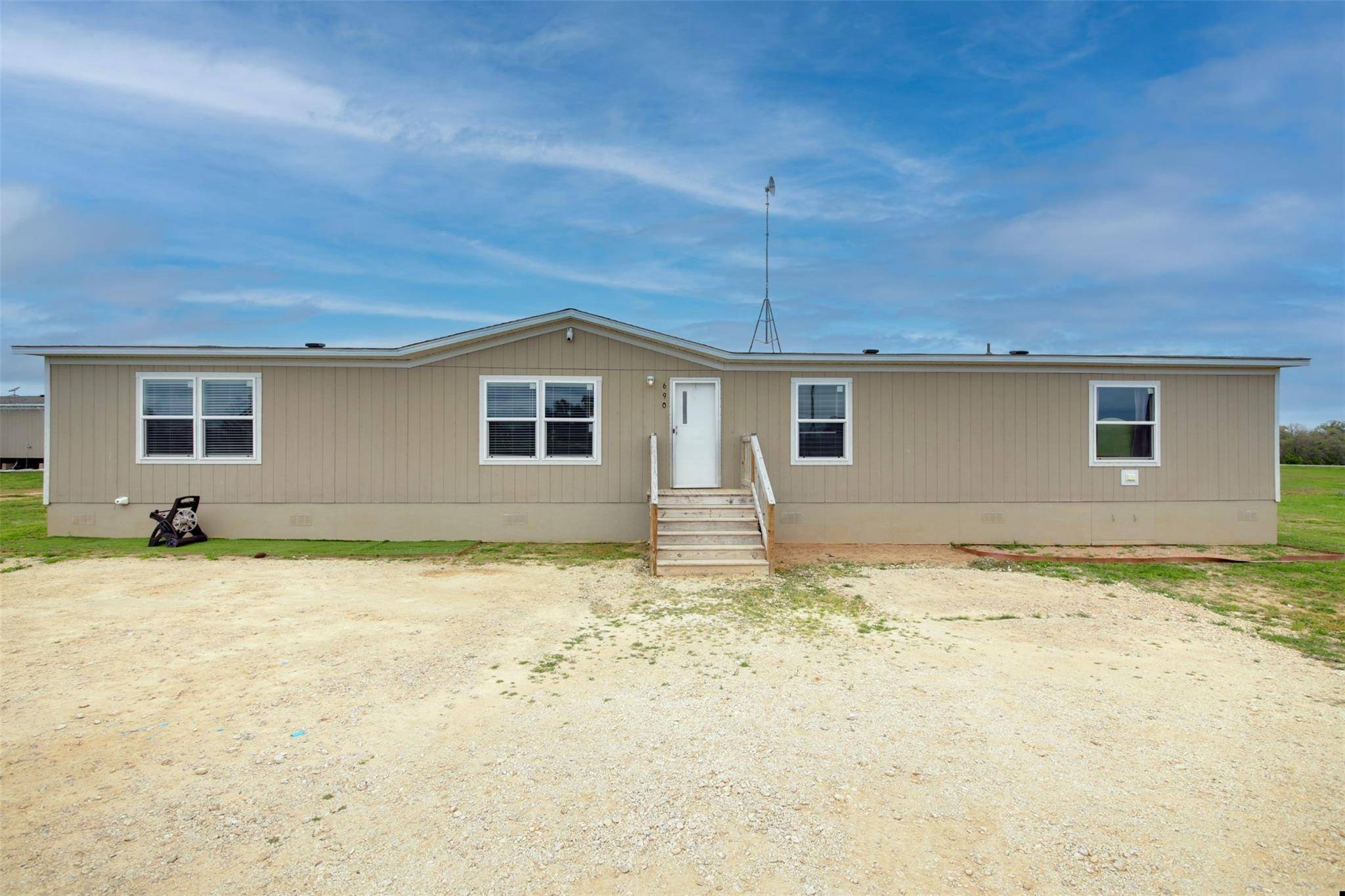 Dale, TX 78616,690 Casen ST