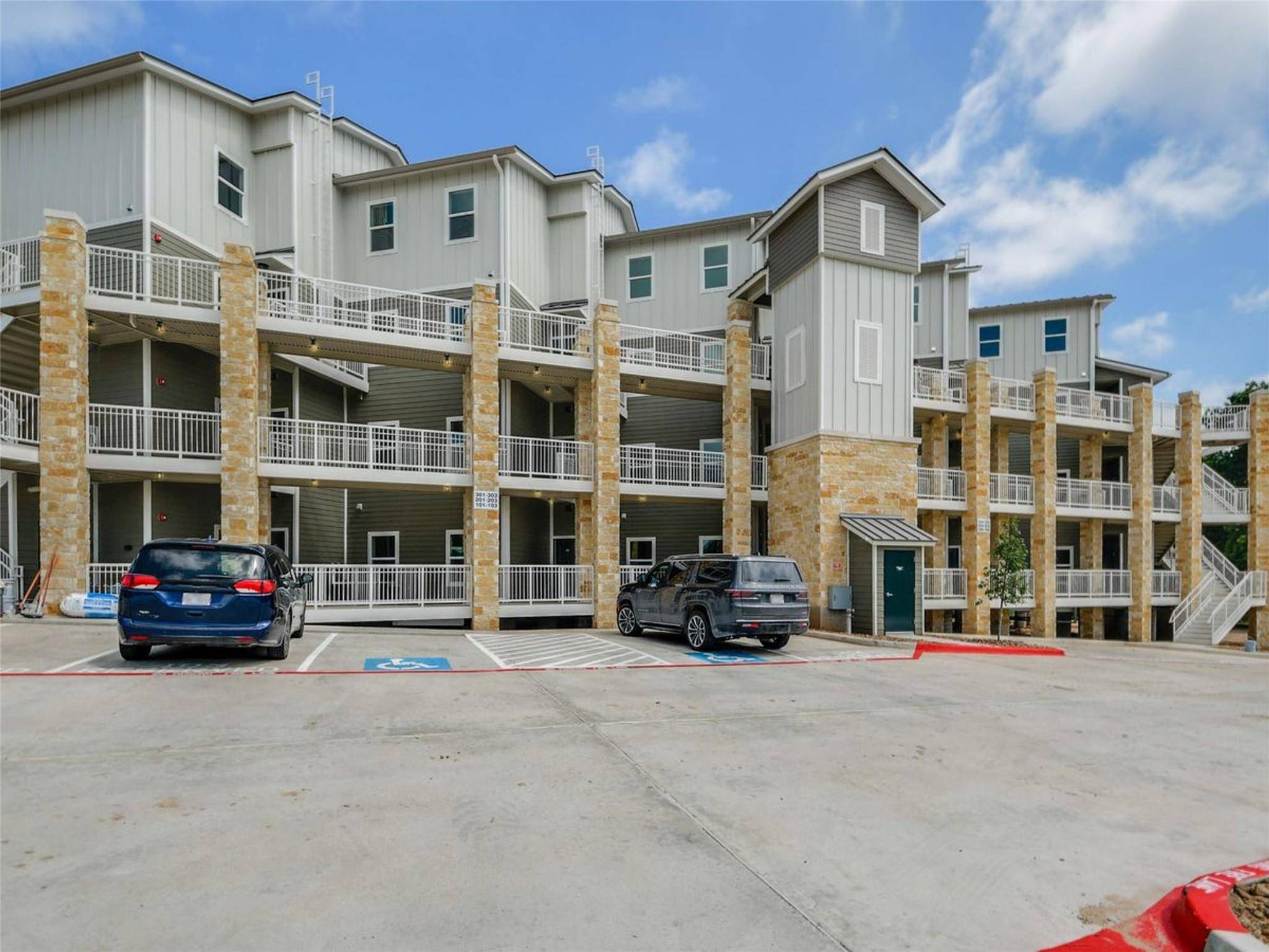 New Braunfels, TX 78130,1228 Ervendberg Ave #302