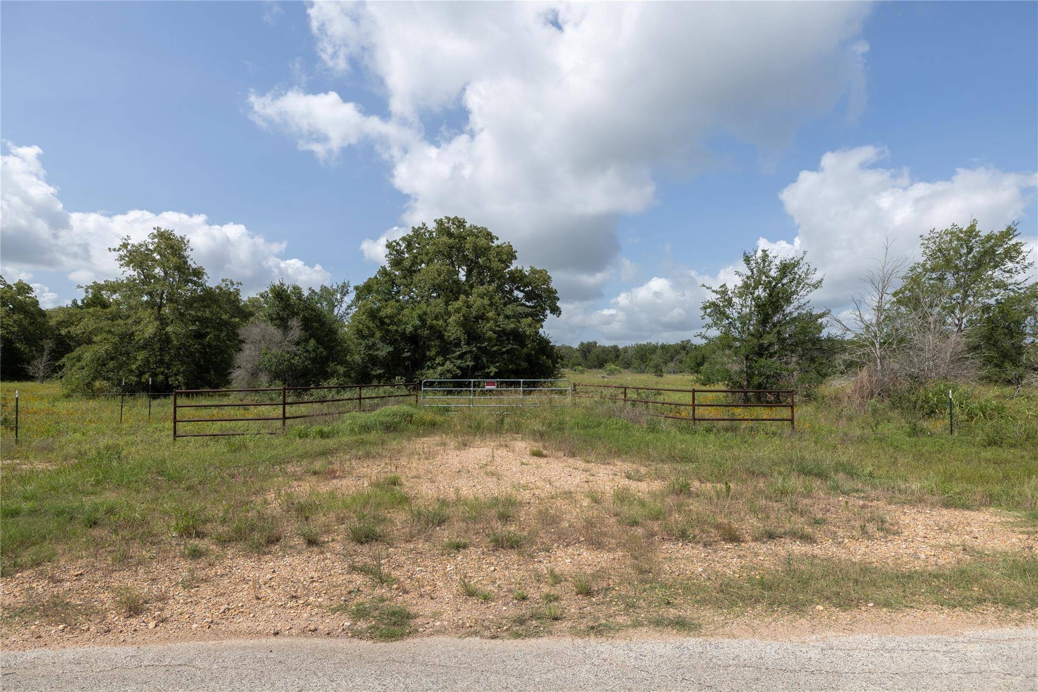 Ledbetter, TX 78946,1388 County Road 125
