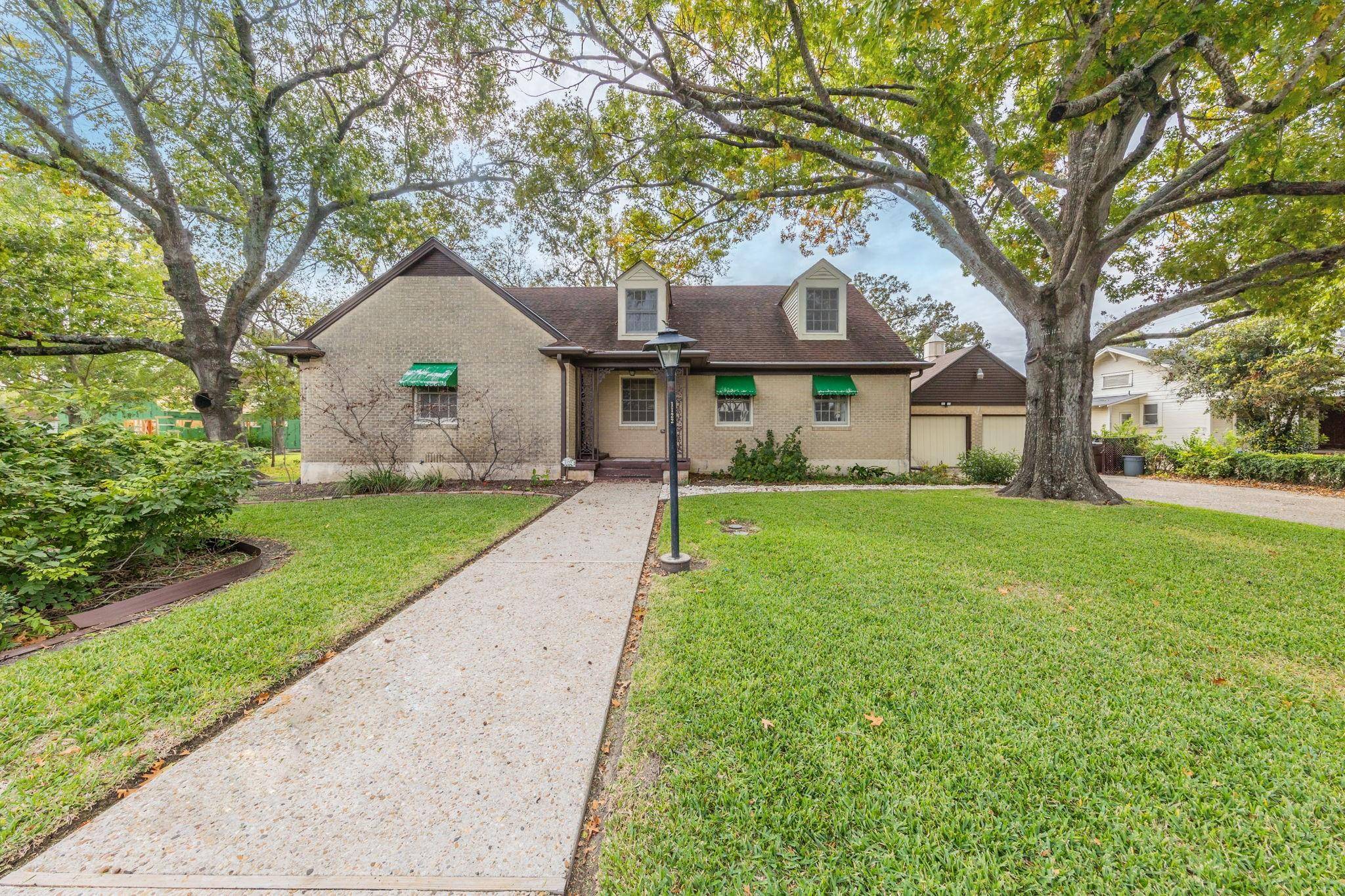 Lockhart, TX 78644,1122 Magnolia ST