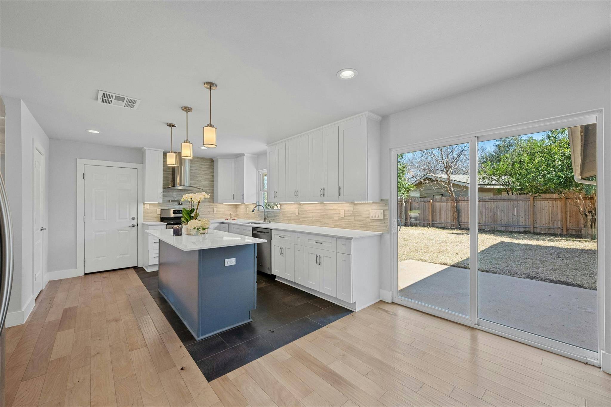 Austin, TX 78757,5711 Fairlane DR