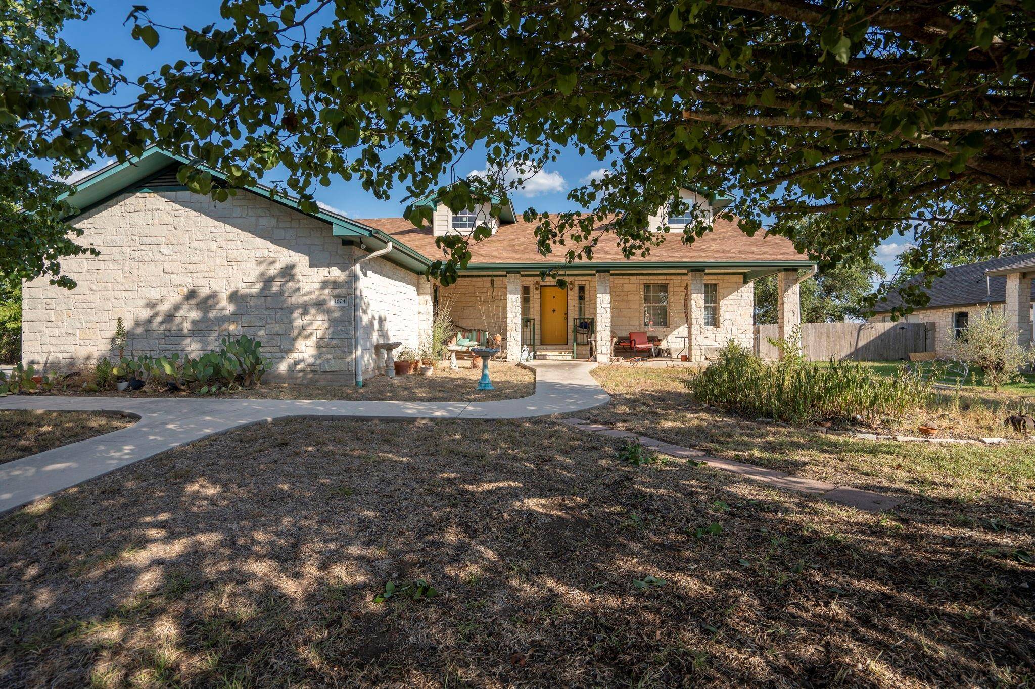 Lockhart, TX 78644,1604 Meadow LN