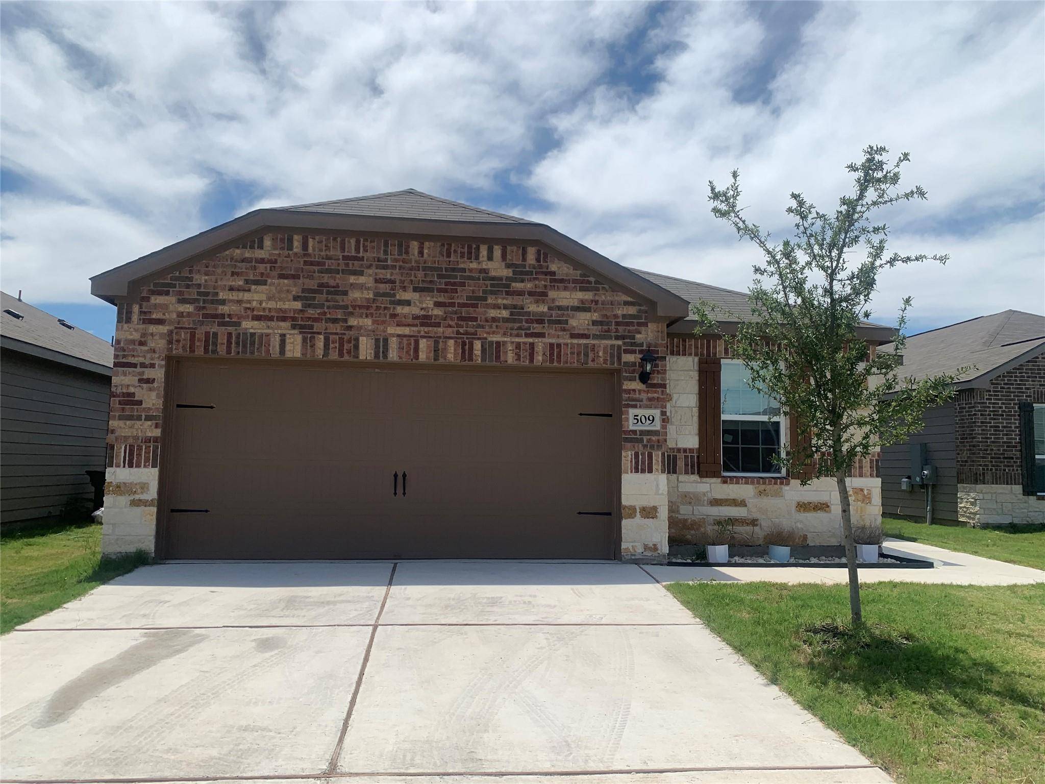 Liberty Hill, TX 78642,509 Congress WAY