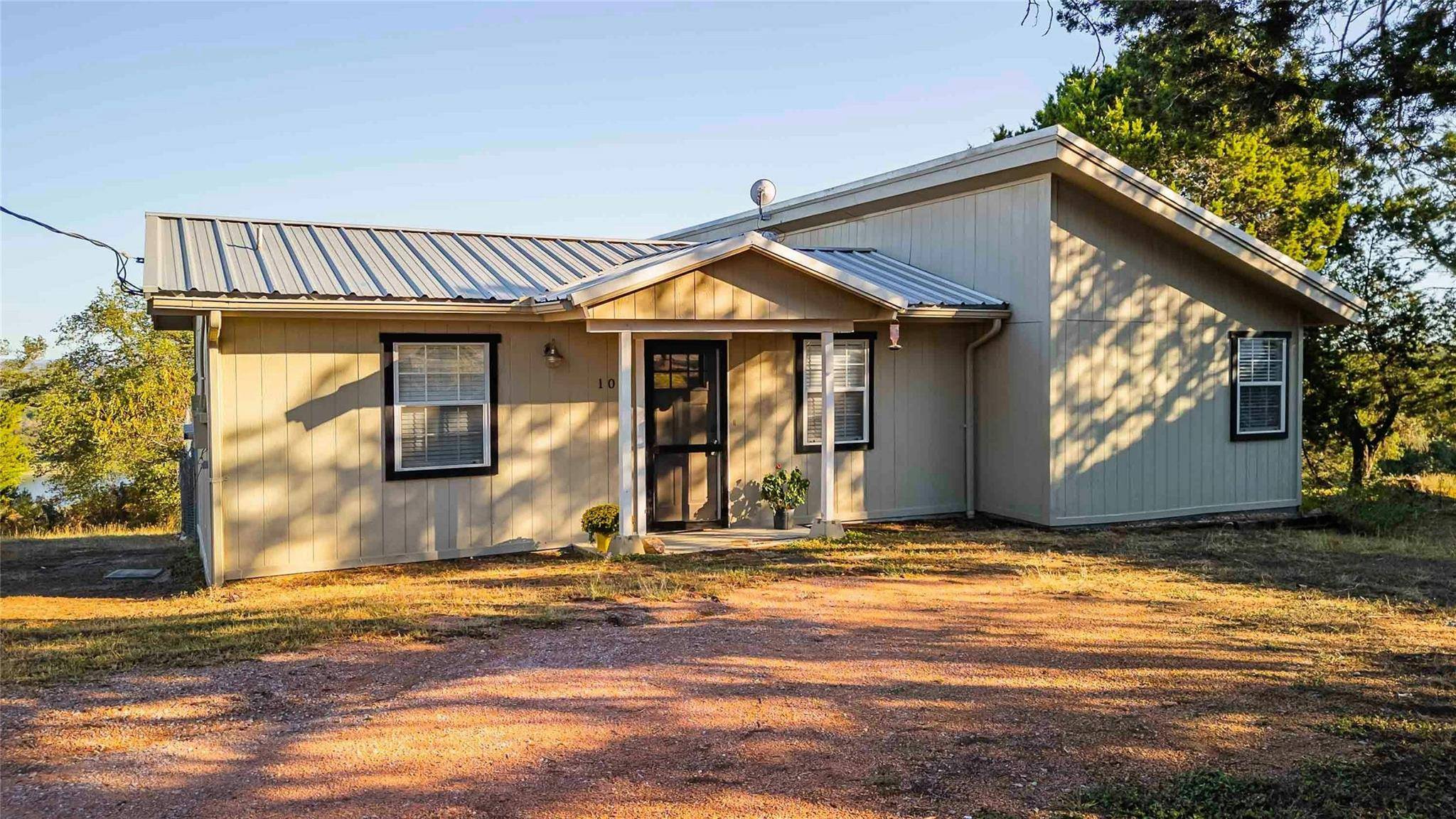 Horseshoe Bay, TX 78657,104 Oak LN
