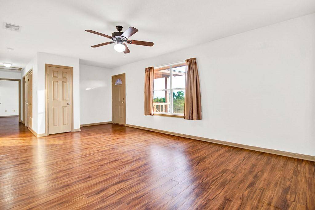 Smithville, TX 78957,121 Hudson RD