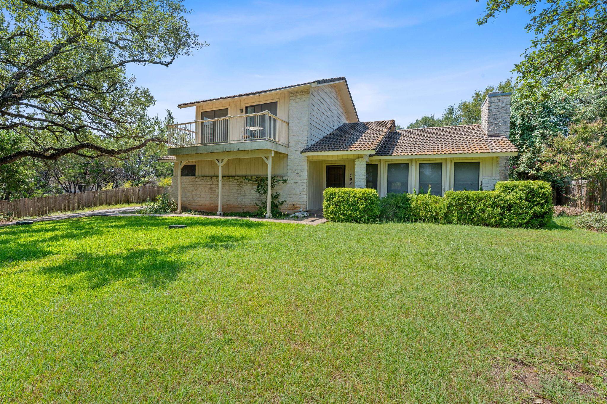 Lakeway, TX 78734,709 Show Low CT