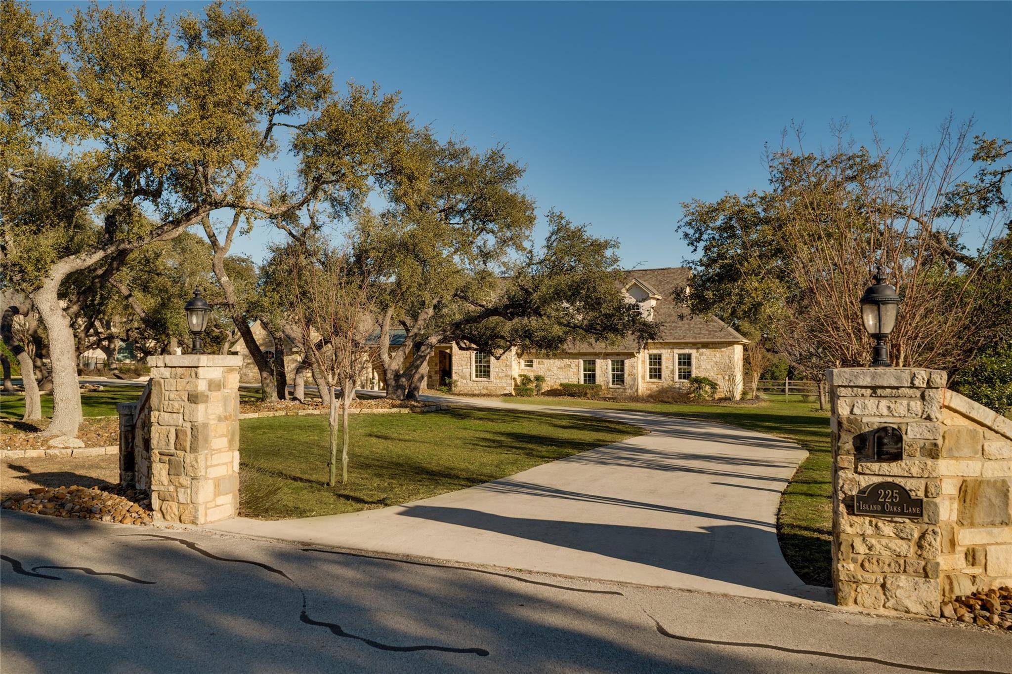 Driftwood, TX 78619,225 Island Oaks LN