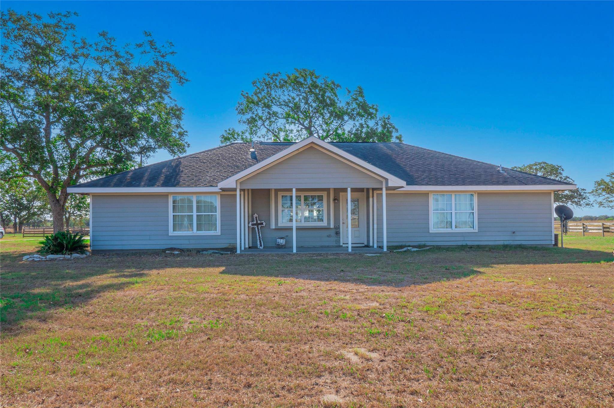 Ledbetter, TX 78946,406 Blume LN