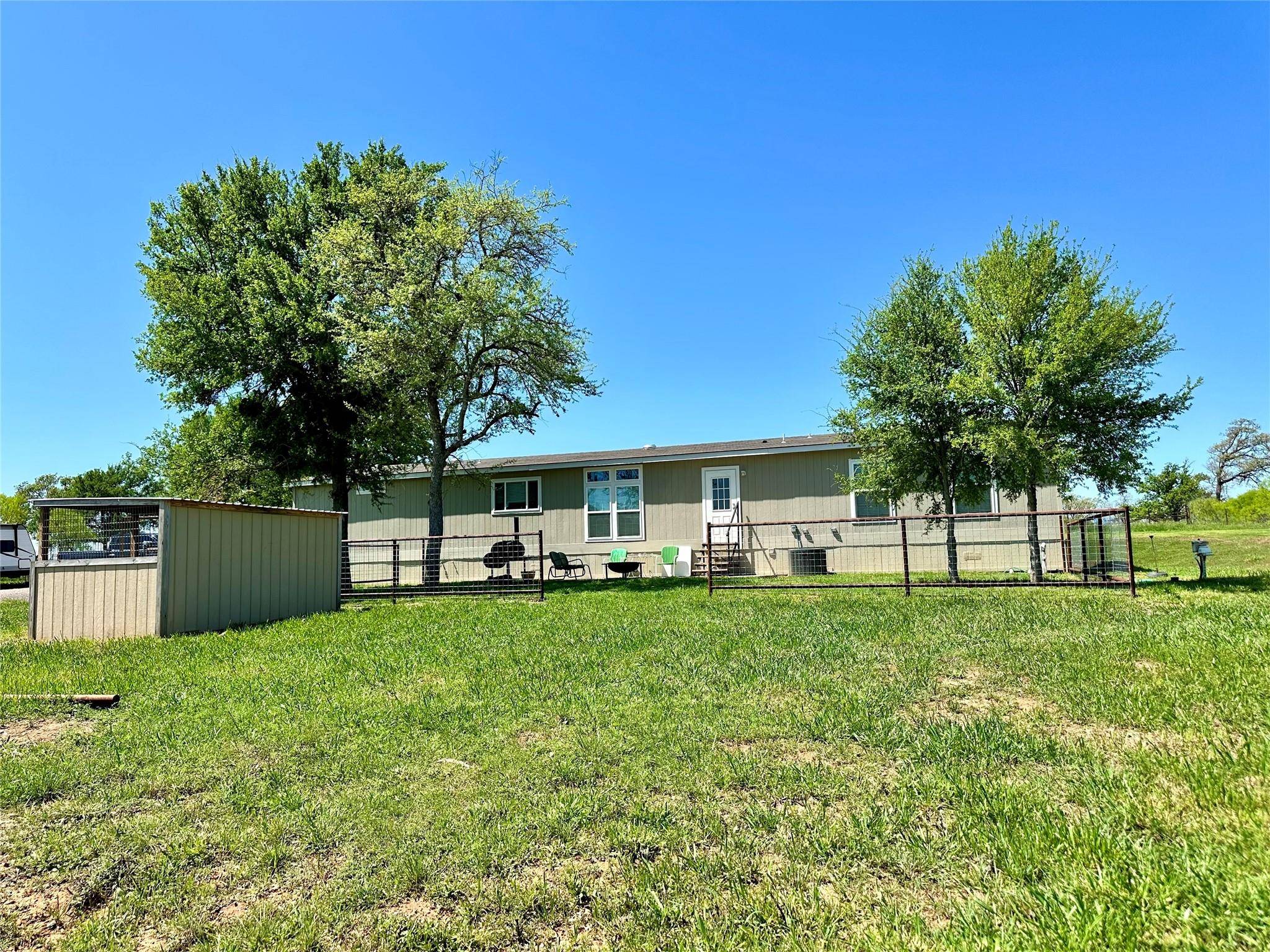 Dale, TX 78616,705 Thompson RD
