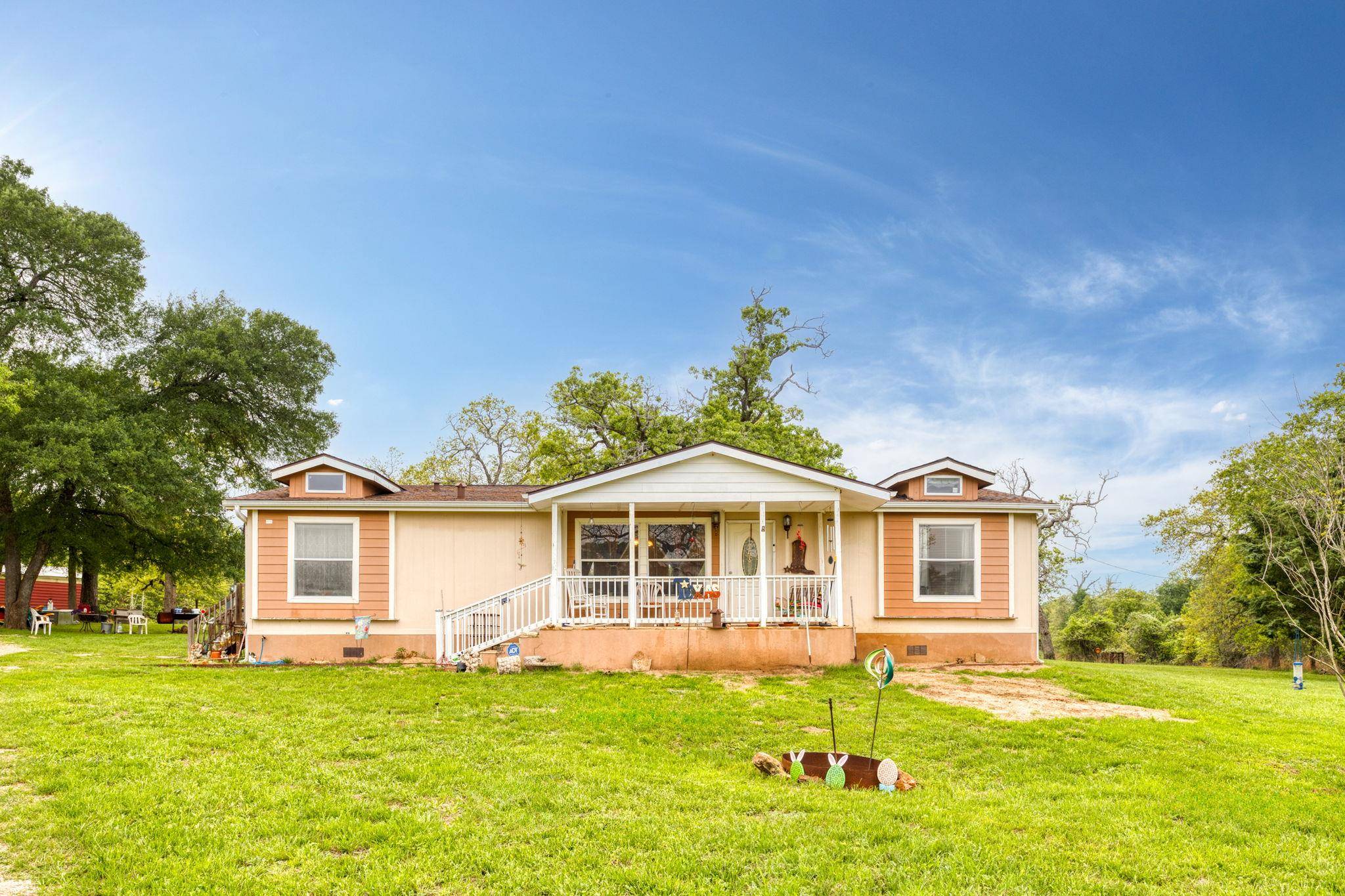 Luling, TX 78648,375 Coastal LN