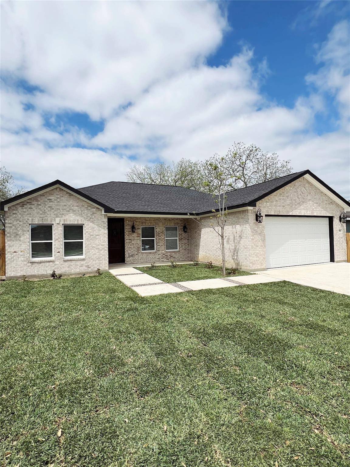 Flatonia, TX 78941,614 S Middle ST