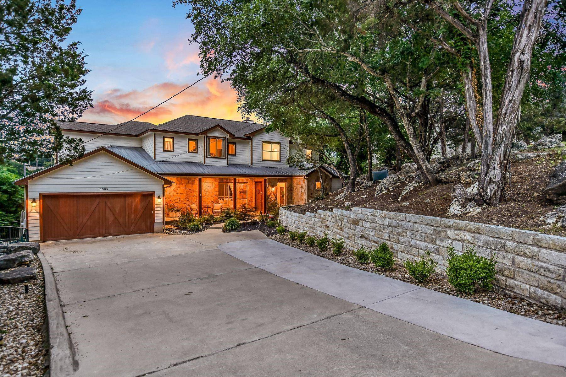 Austin, TX 78733,1305 Canyon Edge DR