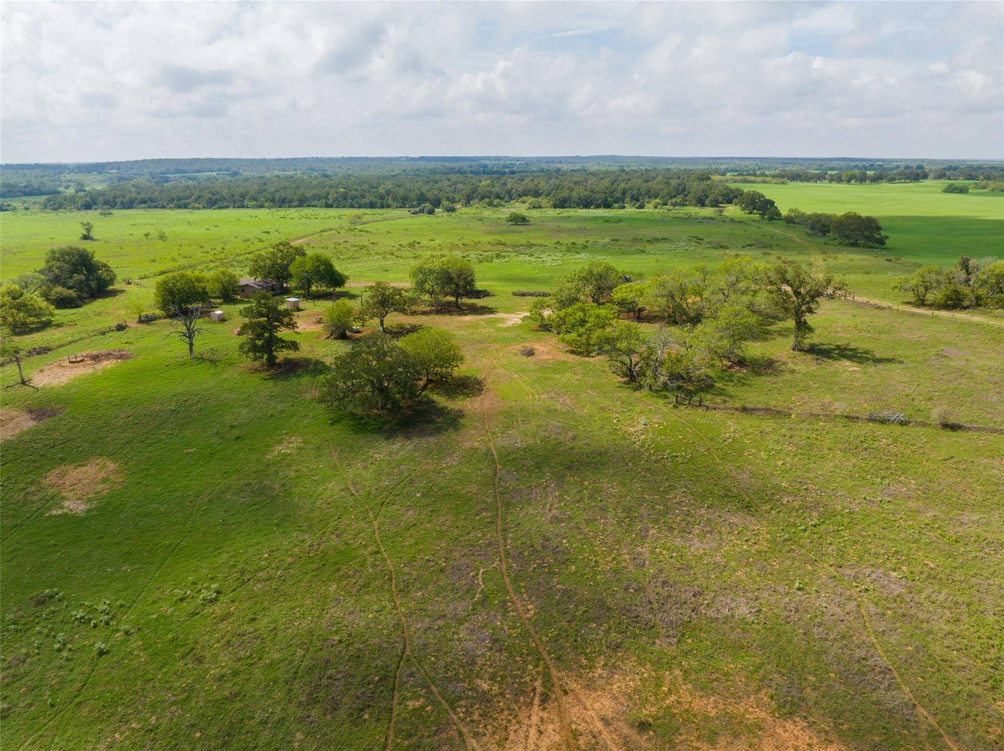 Gonzales, TX 70737,363 CR 105 RD