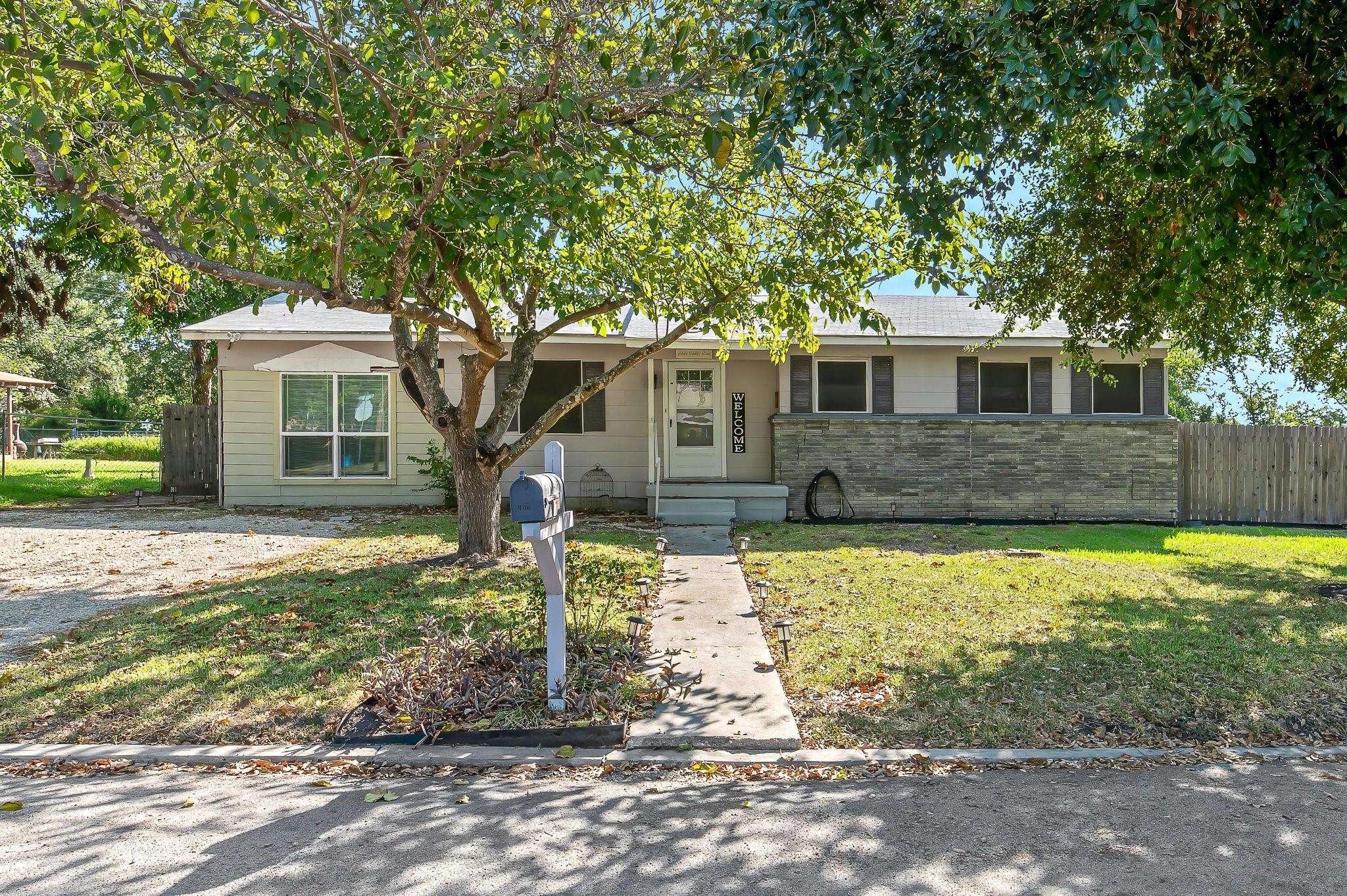 Taylor, TX 76574,906 Debus DR