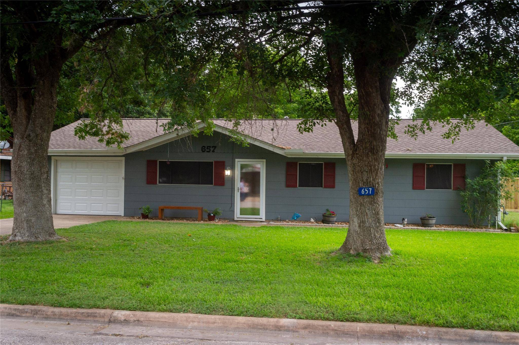 La Grange, TX 78945,657 S Meyer ST