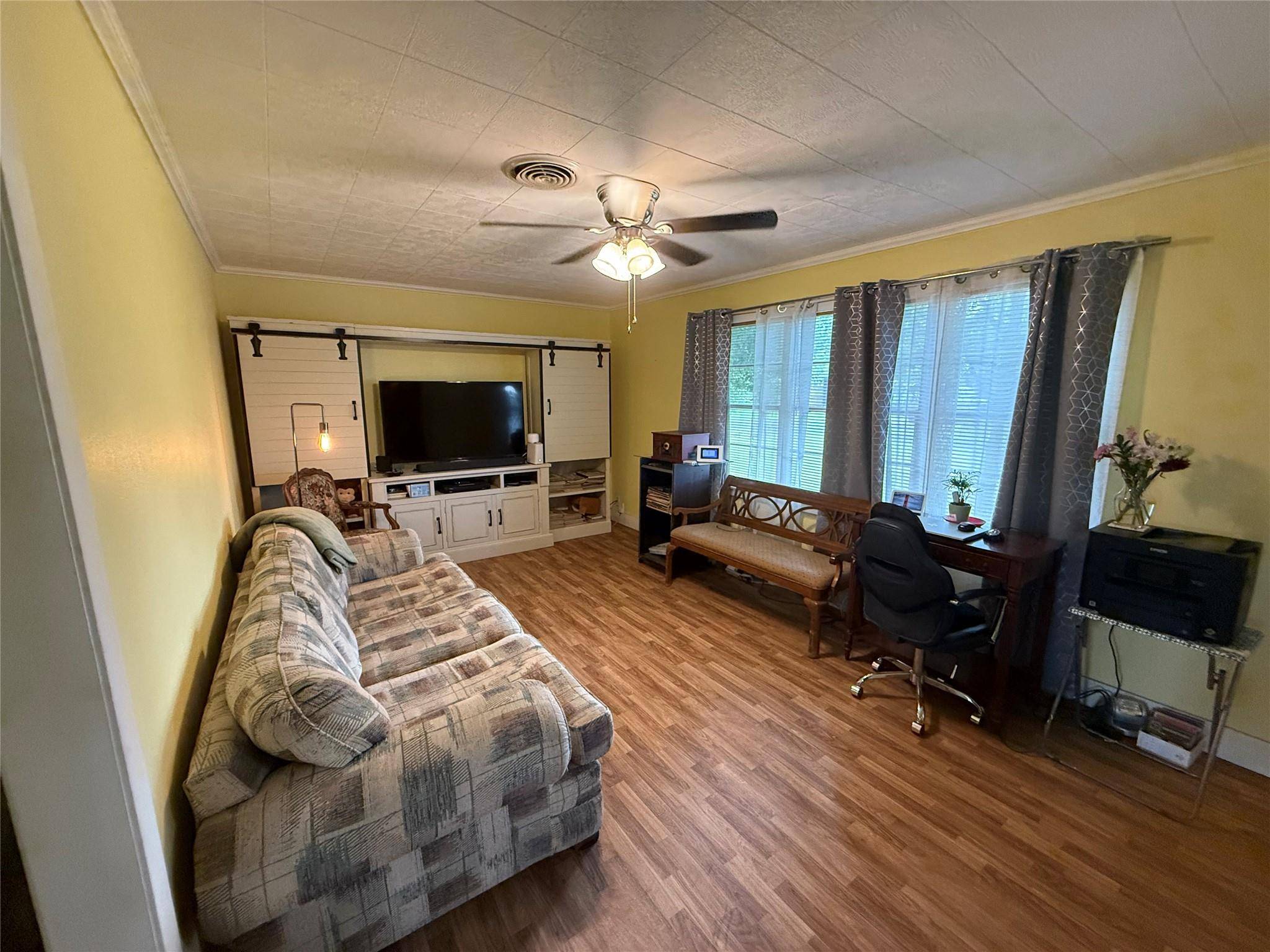 Port Neches, TX 77651,2325 11th ST
