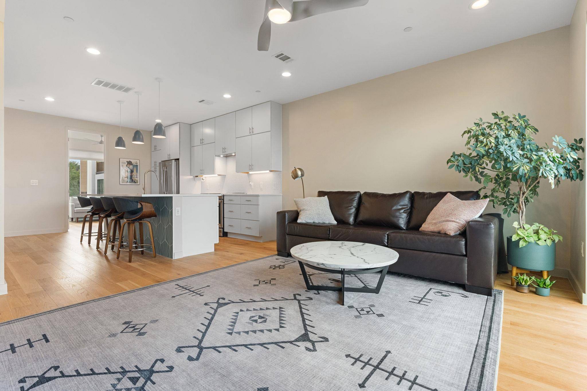 Austin, TX 78723,6020 Springdale RDS #16