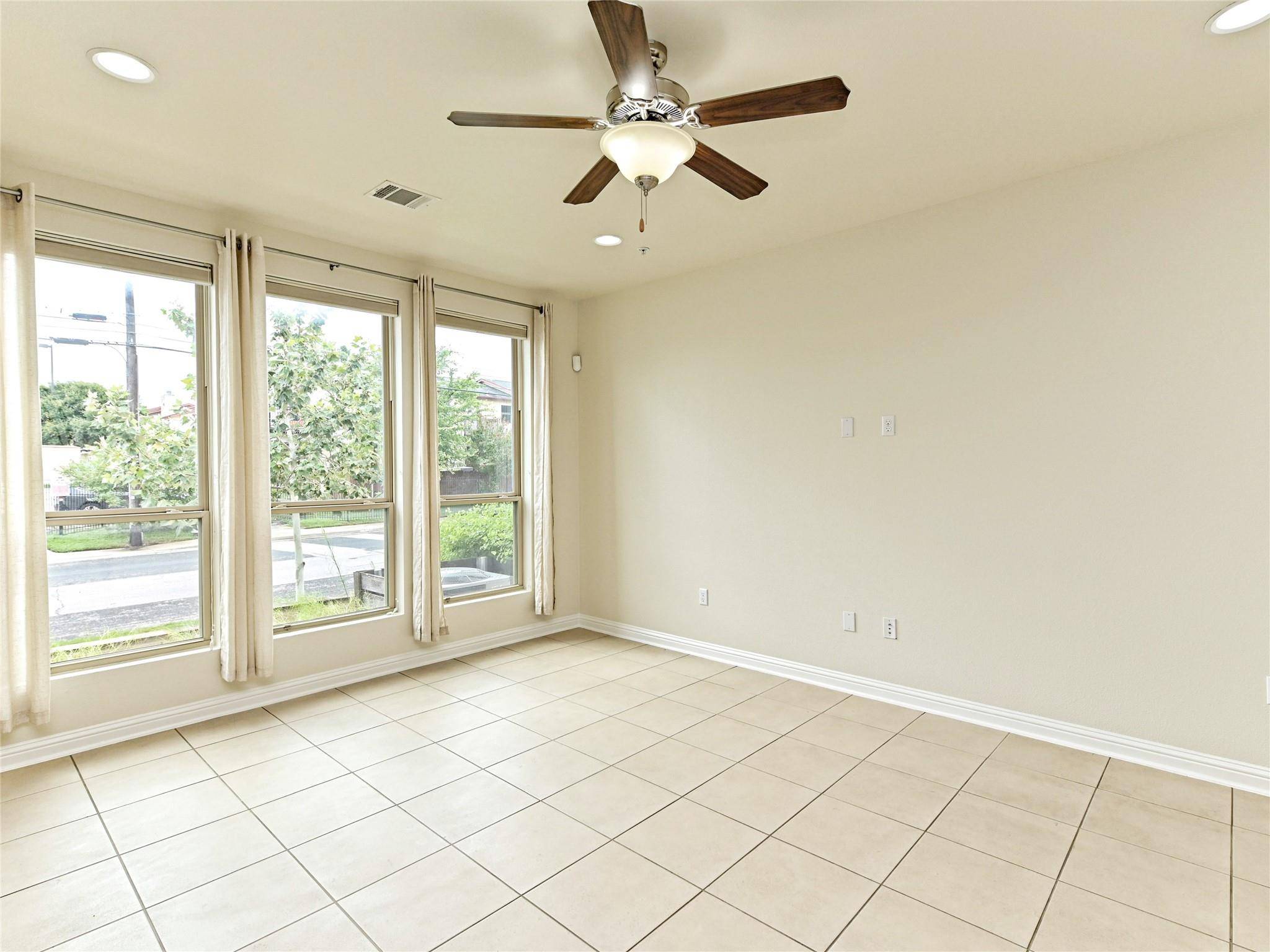 Austin, TX 78741,6814 E Riverside DR #63