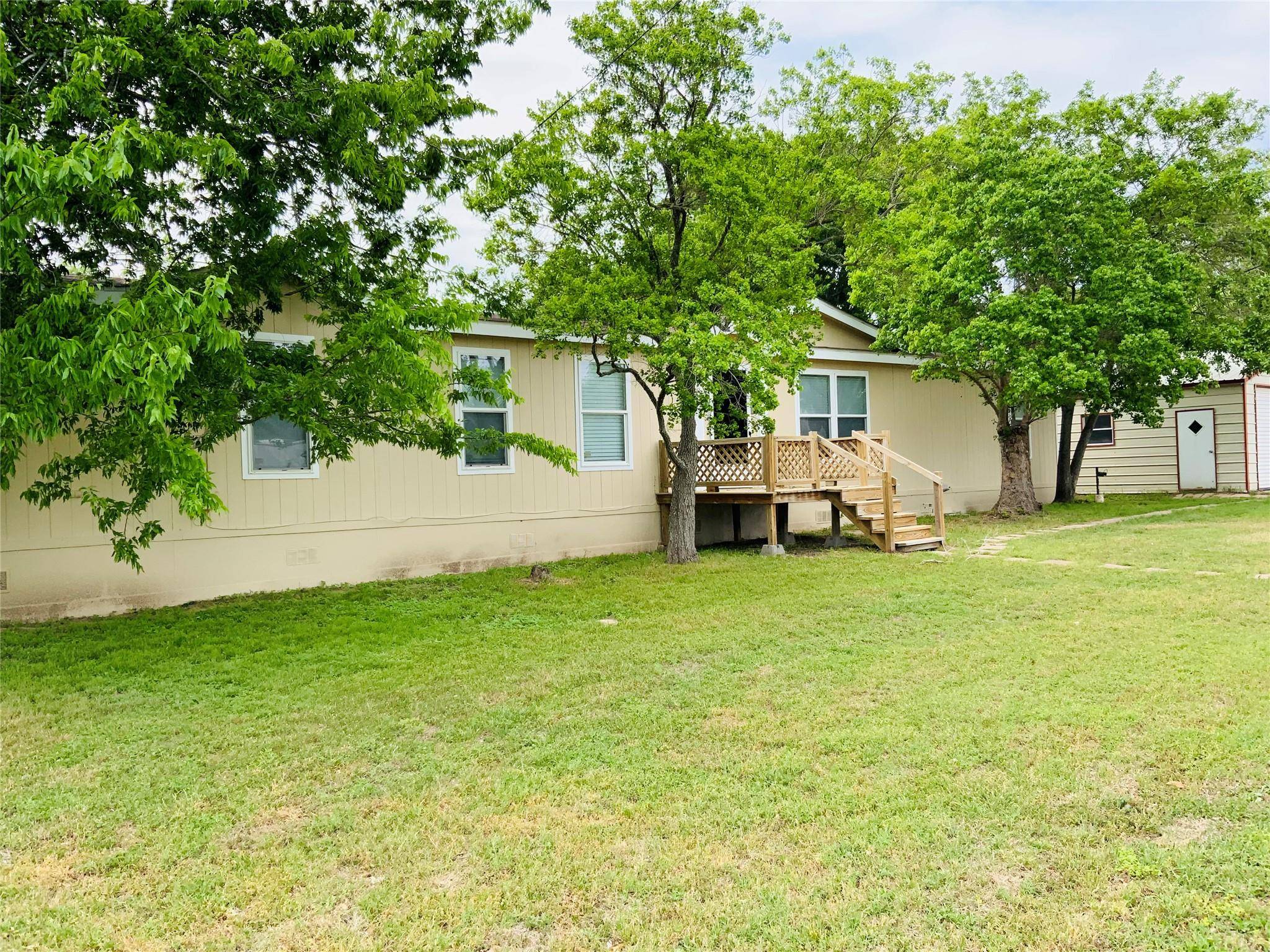Giddings, TX 78942,525 South Chambers ST