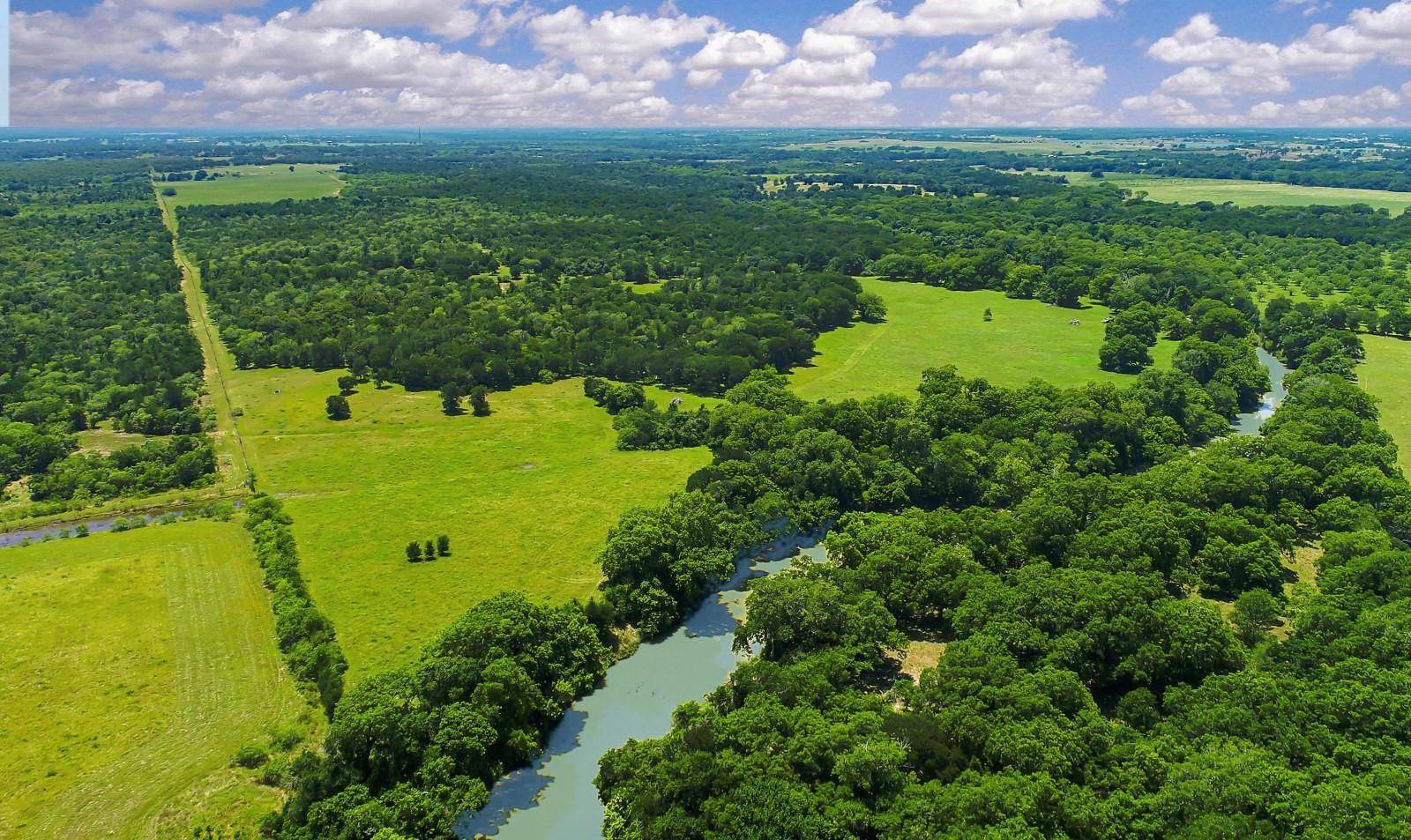 Luling, TX 78648,2464 County Road 249