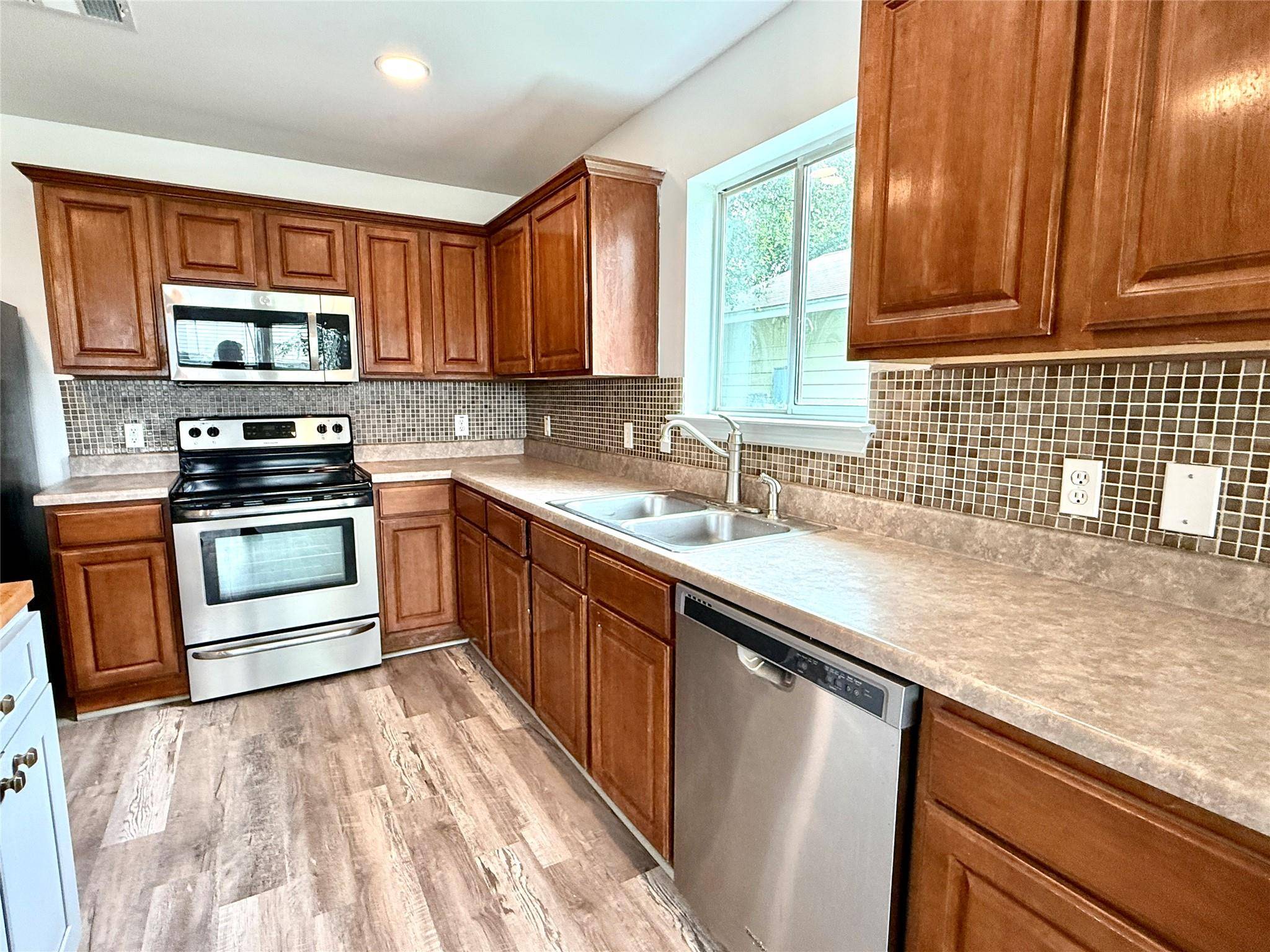 Hutto, TX 78634,529 W Metcalfe ST