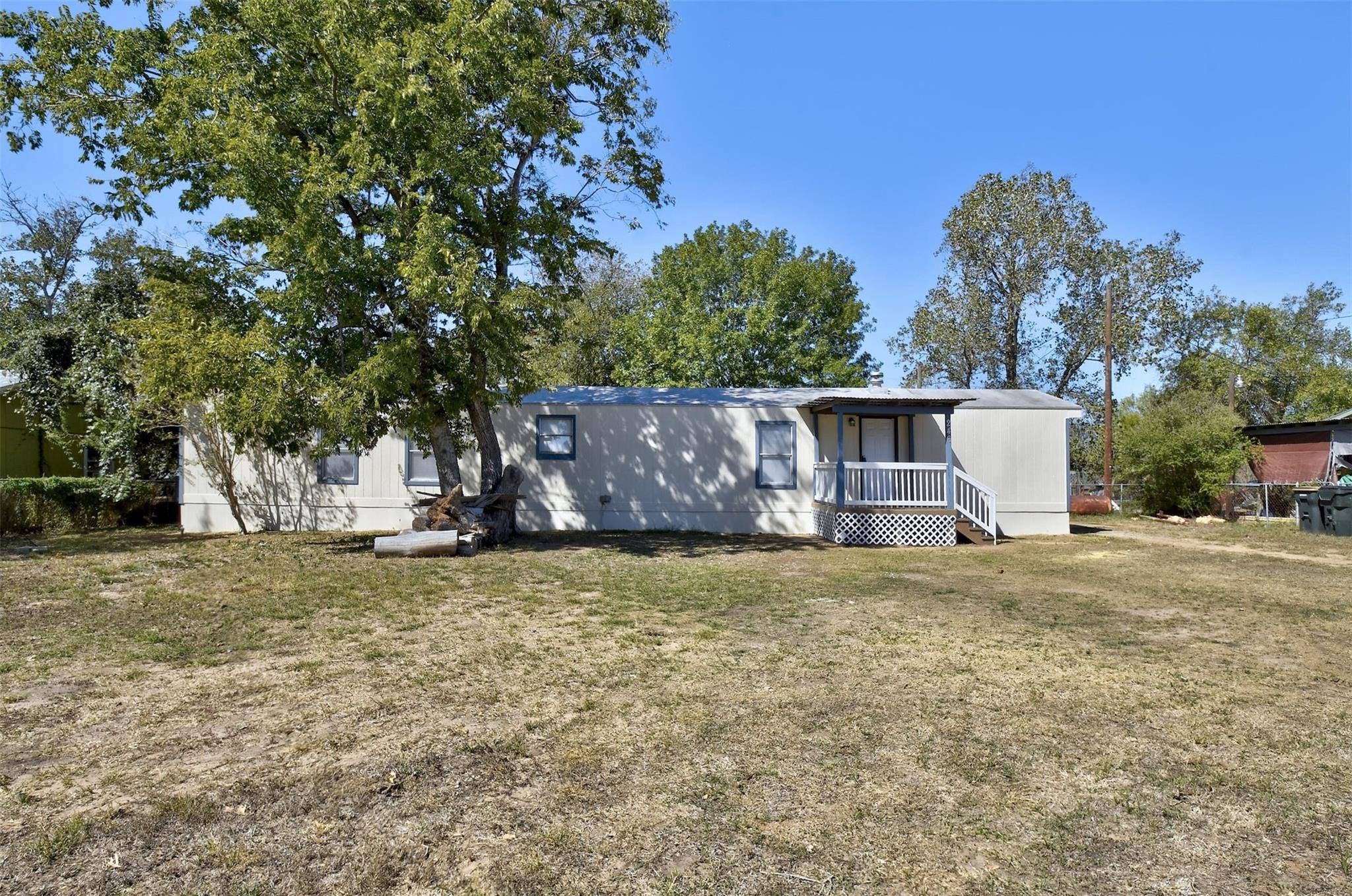 Luling, TX 78648,246 Oakview RD