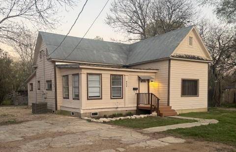 Lockhart, TX 78644,222 Llano ST