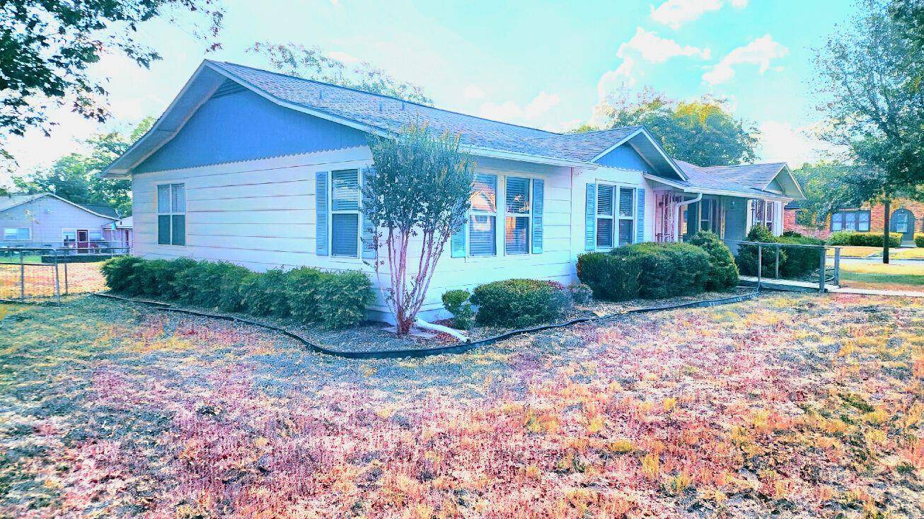 Shiner, TX 77984,122 N Avenue E Ave