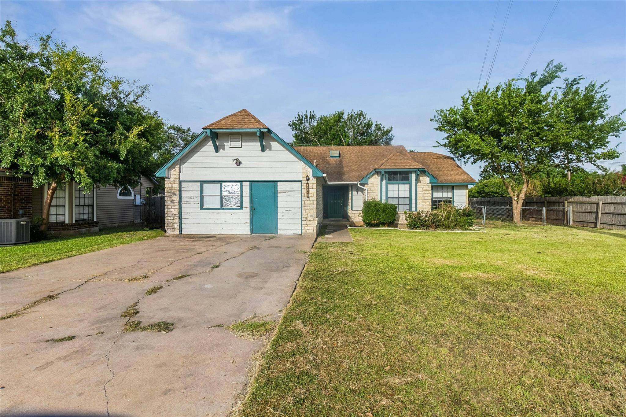 Lockhart, TX 78644,1007 Travis ST