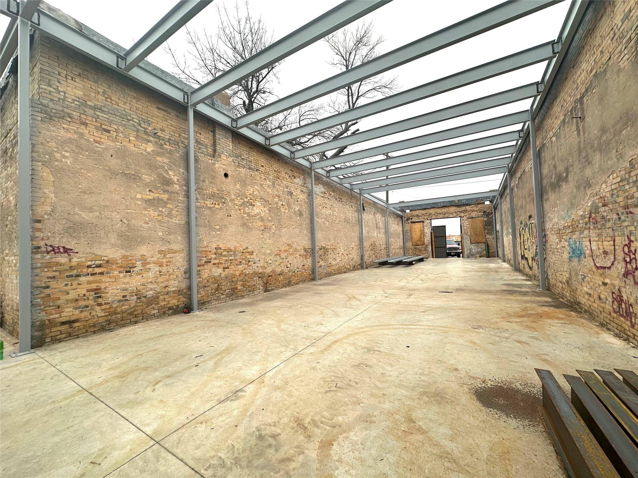 Taylor, TX 76574,110 W 1st ST