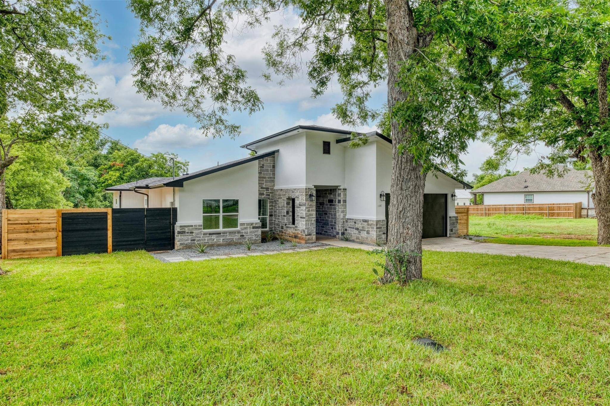 Elgin, TX 78621,108 Bill ST