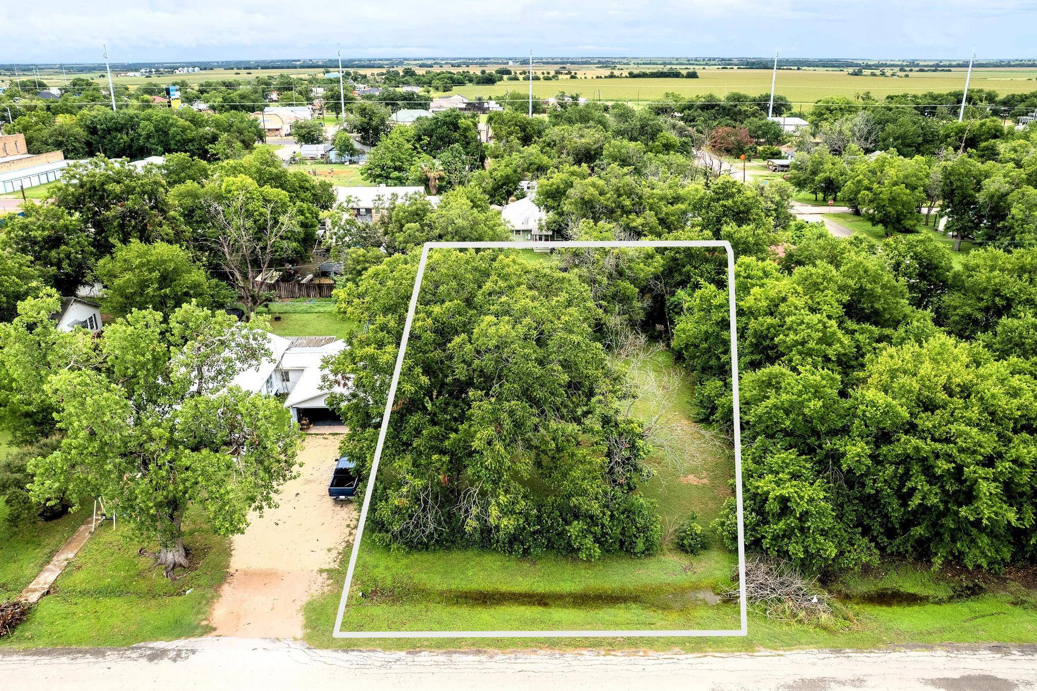 Bartlett, TX 76511,218 SE Front ST
