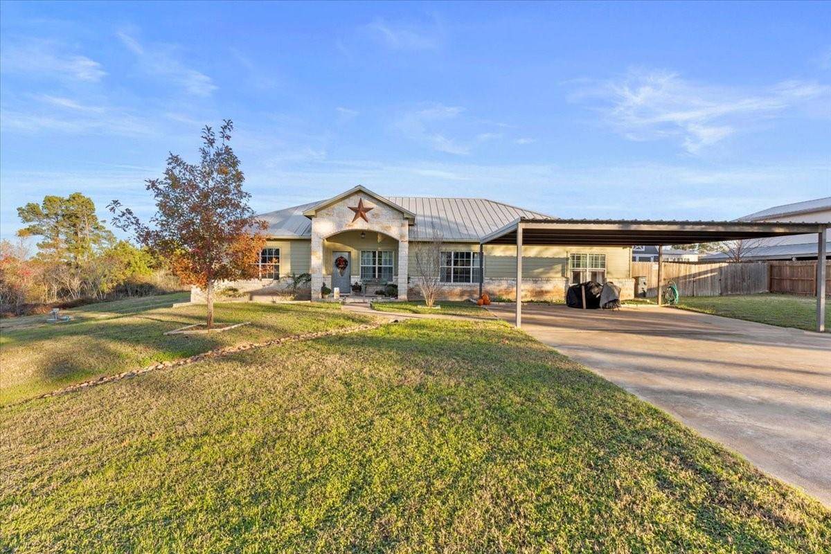 Smithville, TX 78957,135 Village Forest DR